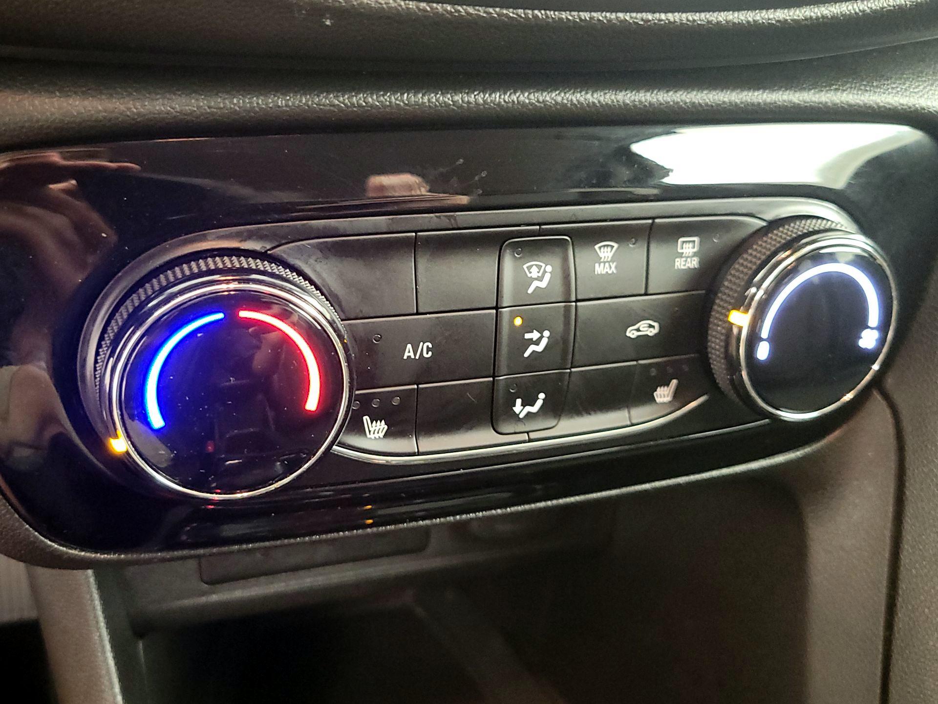 Thumbnail: 2020 Buick Encore GX - 16