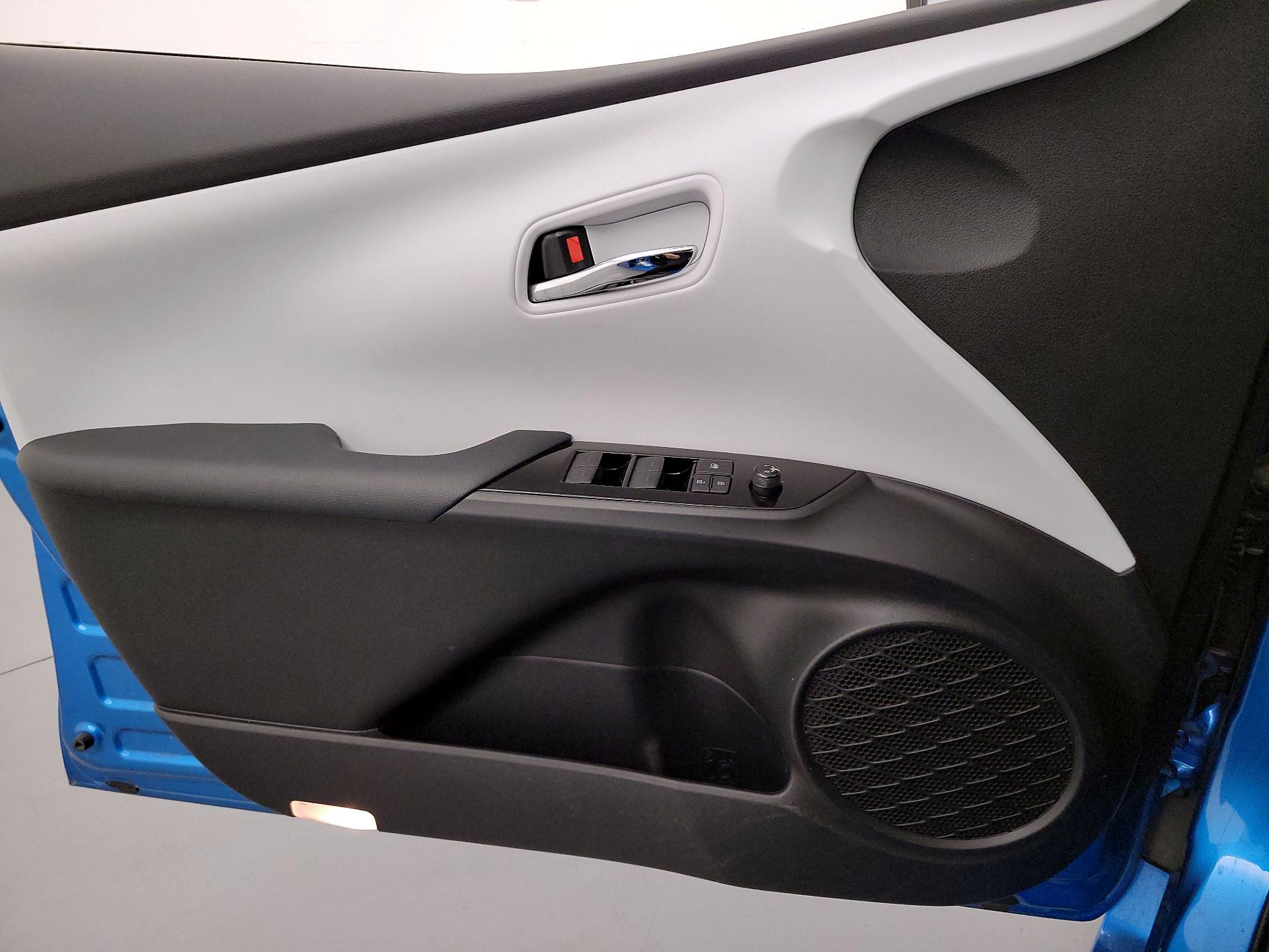 Thumbnail: 2019 Toyota Prius - 12