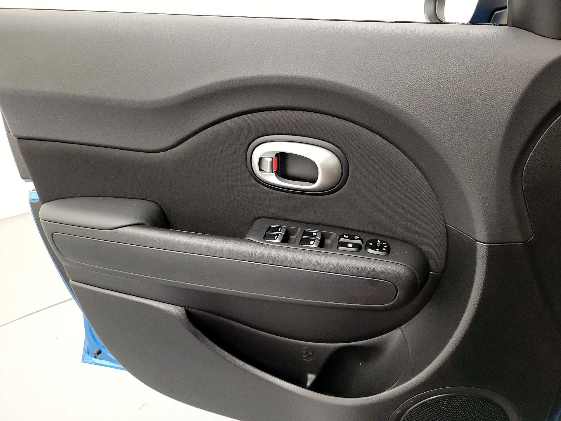 Thumbnail: 2018 Kia Soul - 12