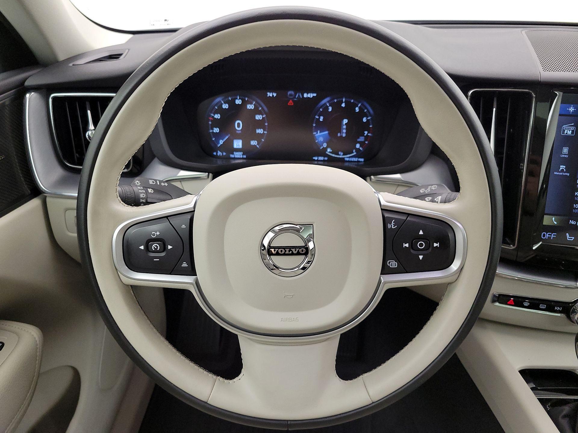 Thumbnail: 2019 Volvo XC60 - 10