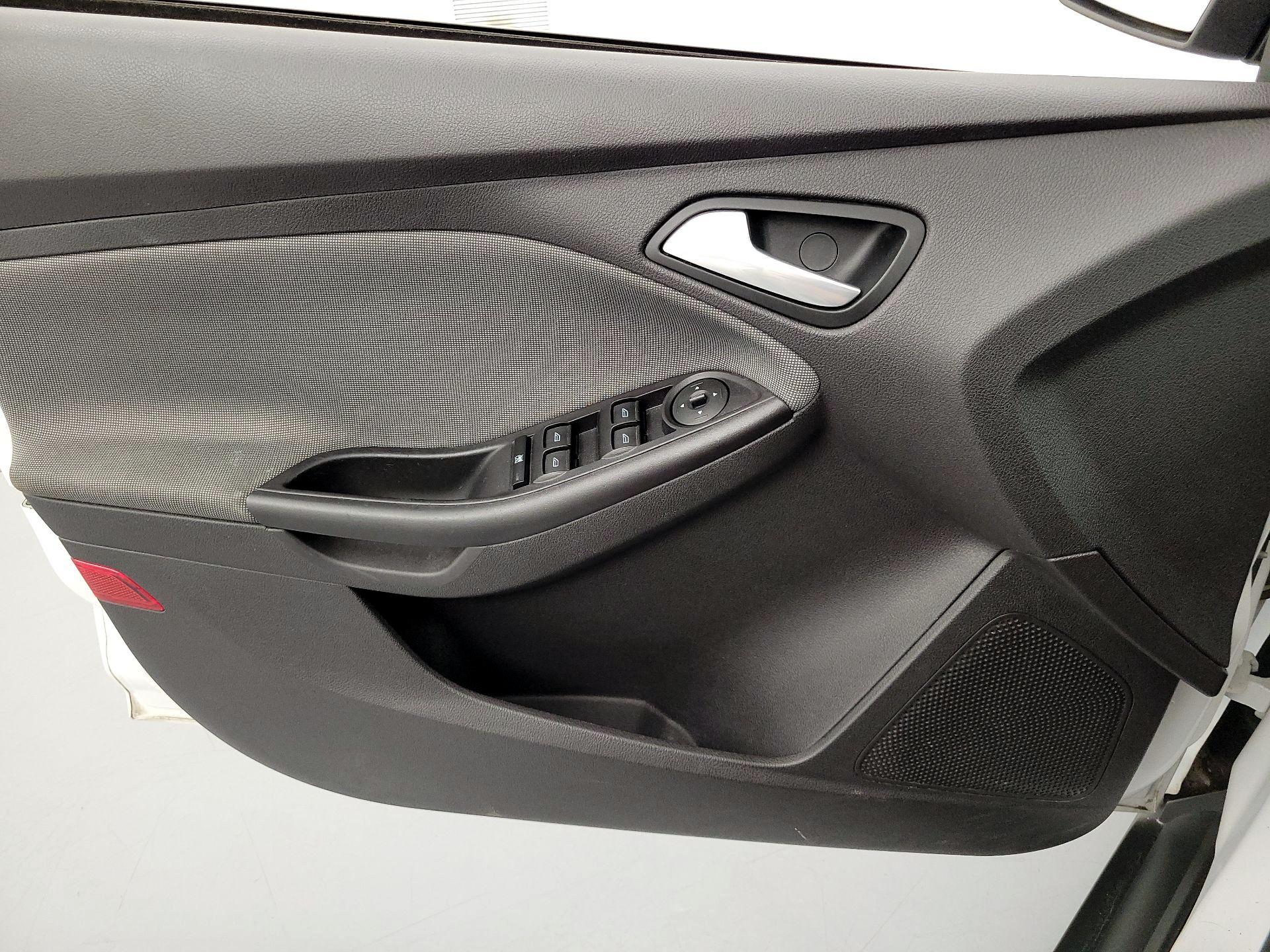 Thumbnail: 2014 Ford Focus - 12