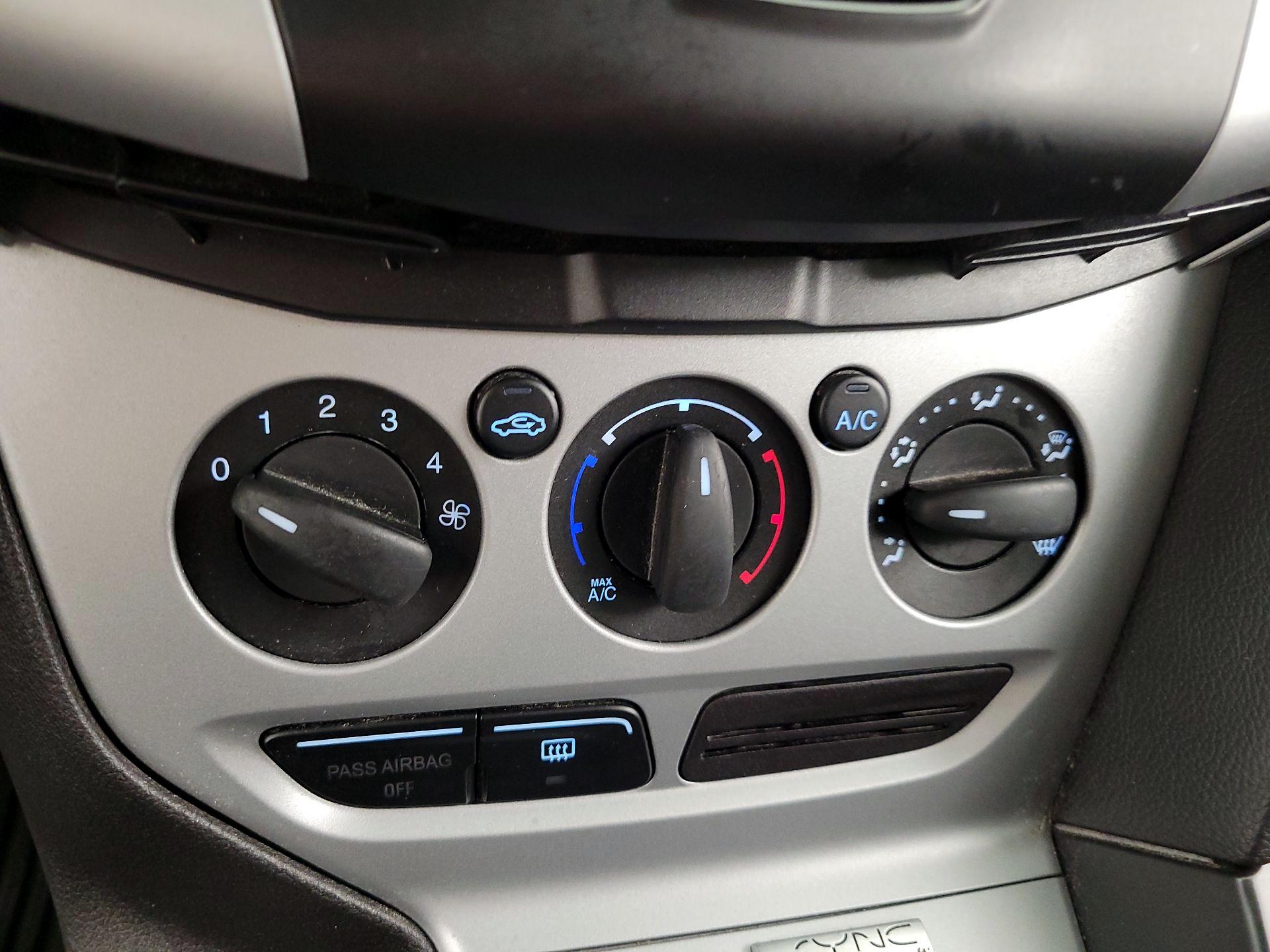 Thumbnail: 2014 Ford Focus - 15