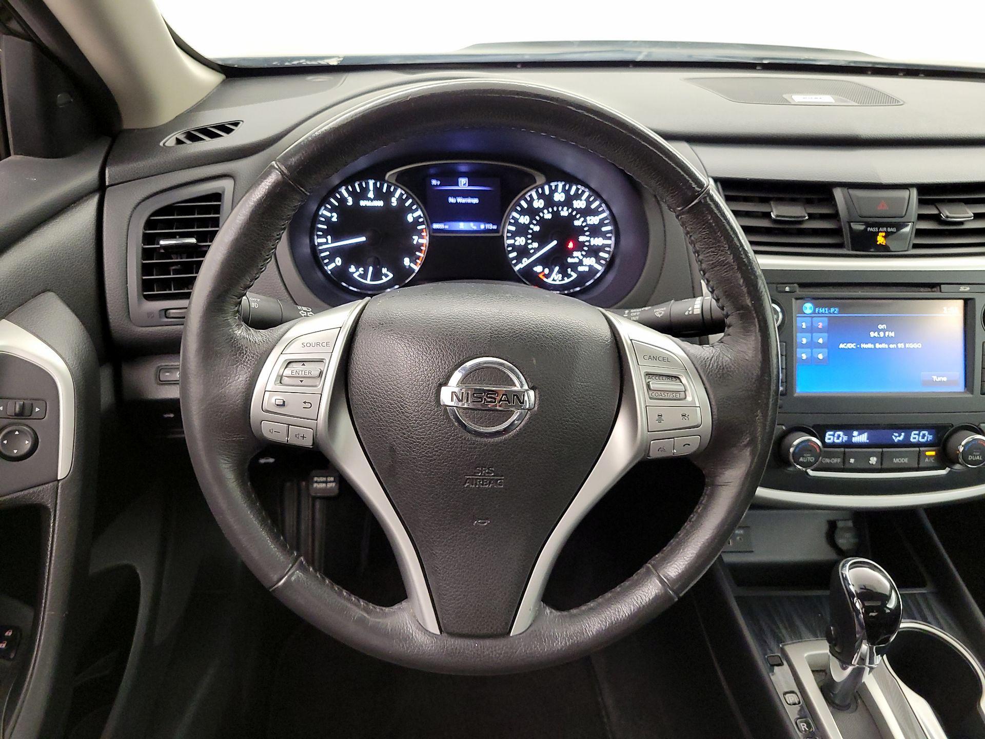 Thumbnail: 2017 Nissan Altima - 10