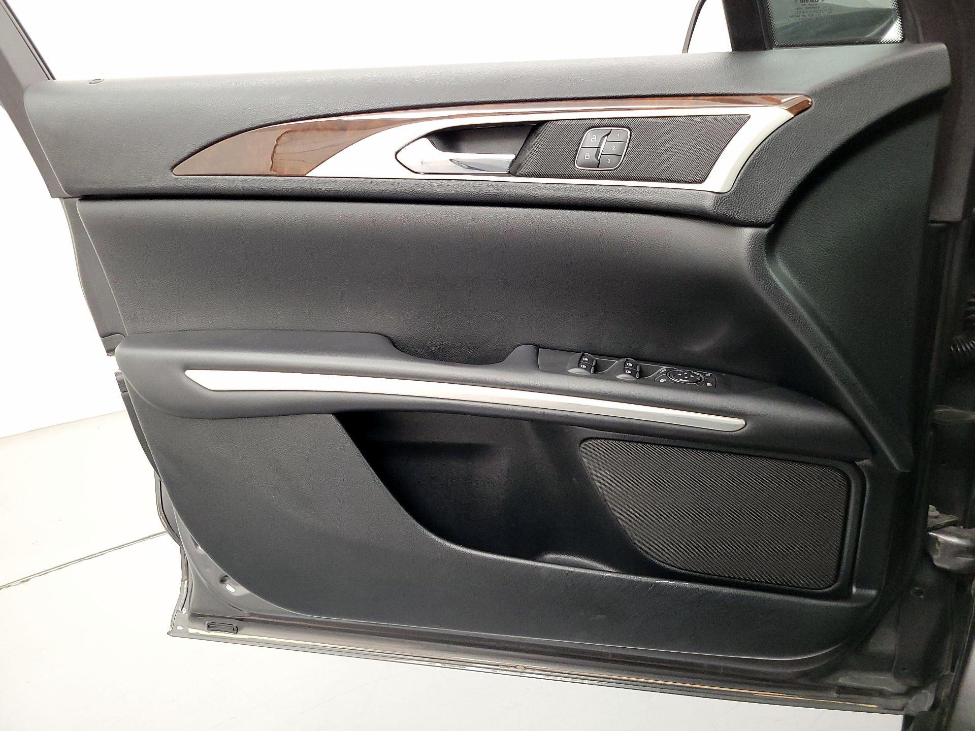 Thumbnail: 2016 Lincoln MKZ - 12