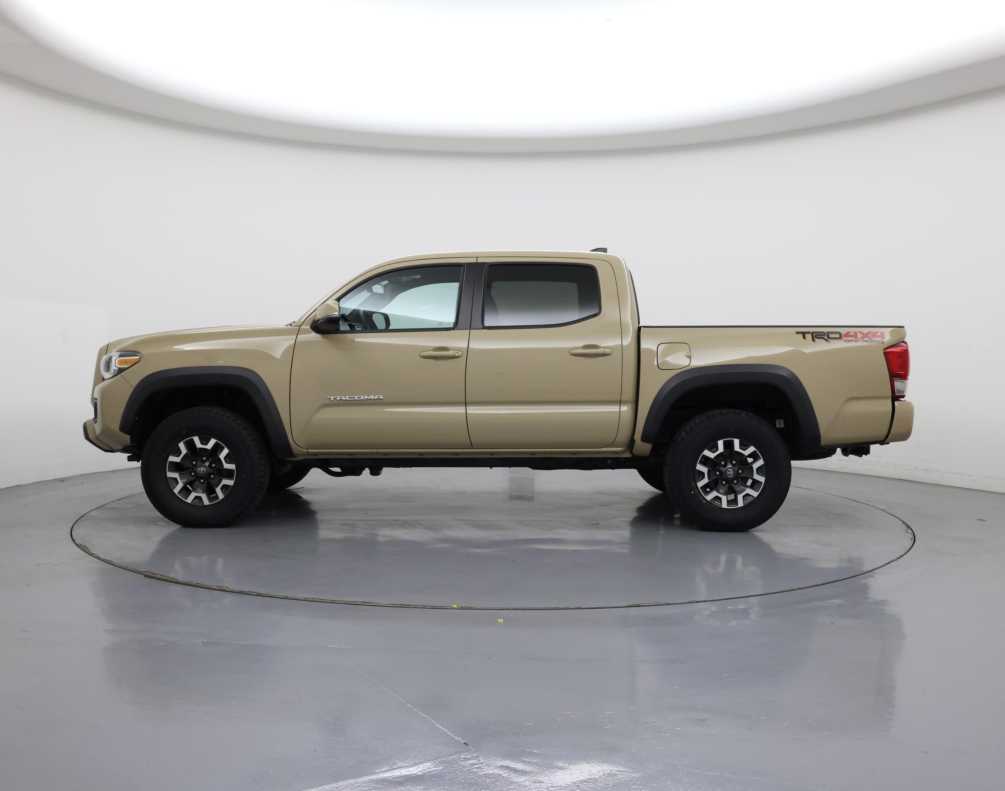 Thumbnail: 2017 Toyota Tacoma - 3