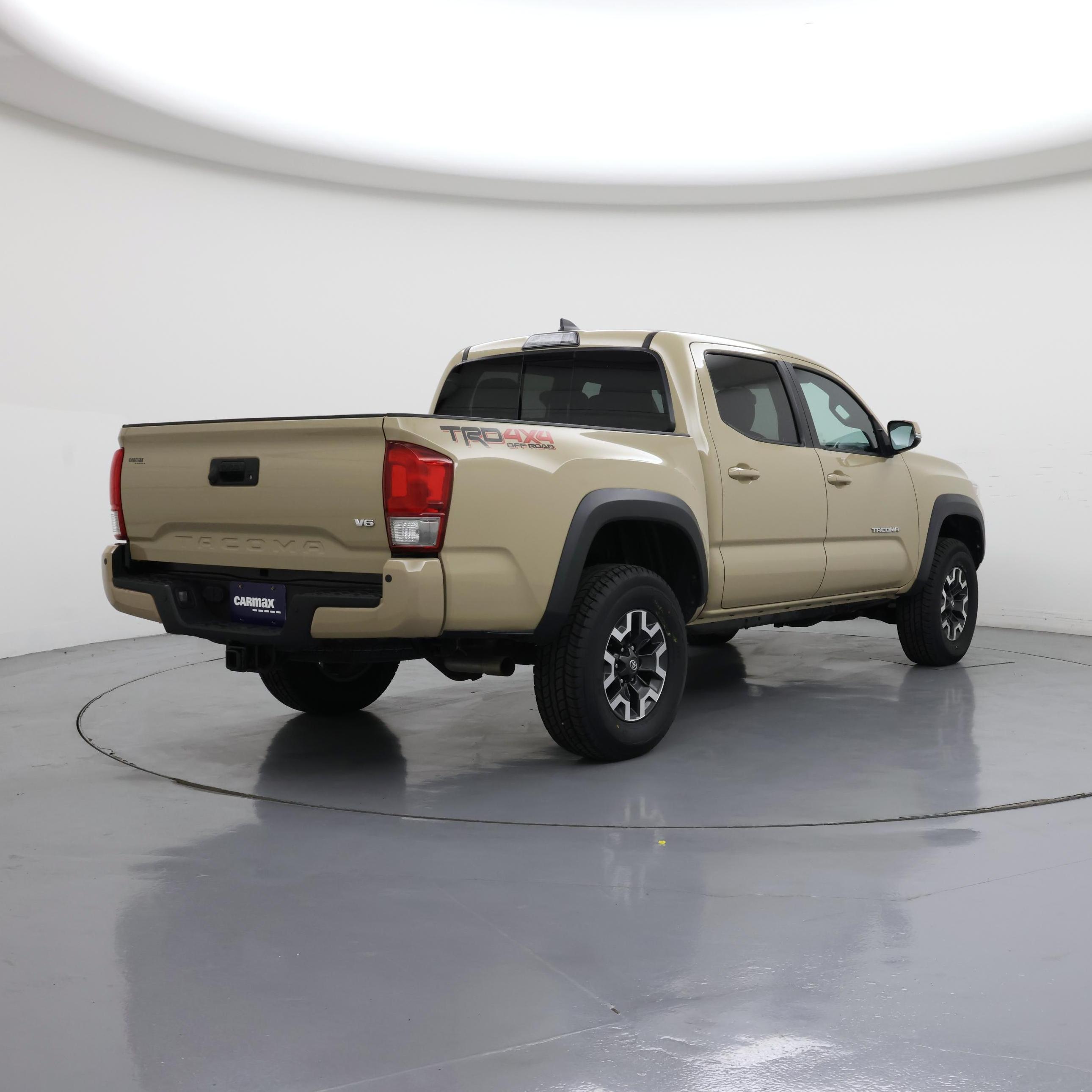 Thumbnail: 2017 Toyota Tacoma - 8