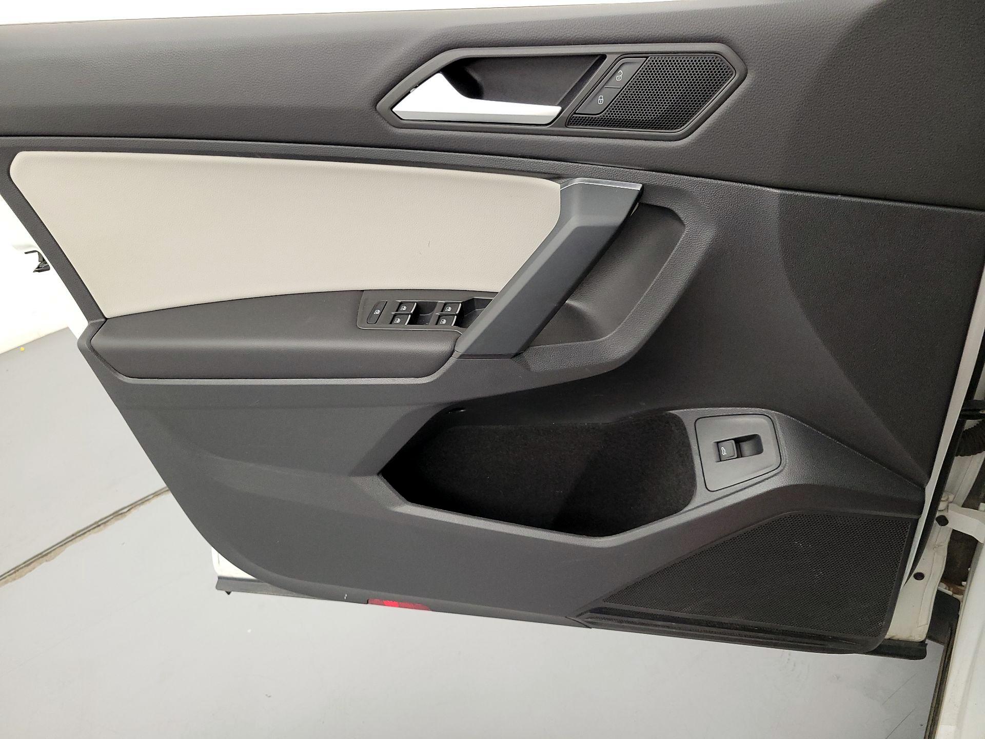 Thumbnail: 2019 Volkswagen Tiguan - 12