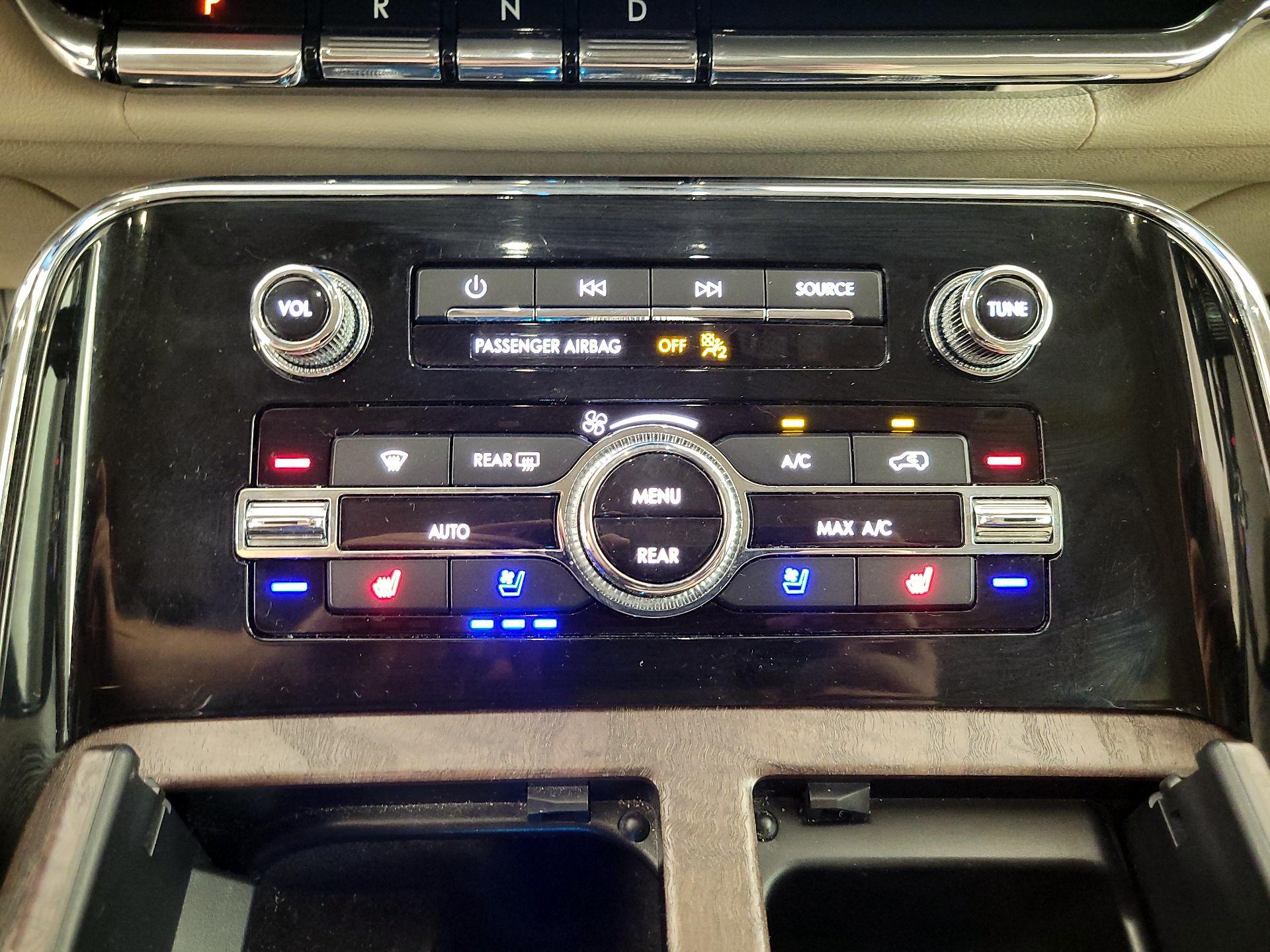 Thumbnail: 2019 Lincoln Navigator - 17