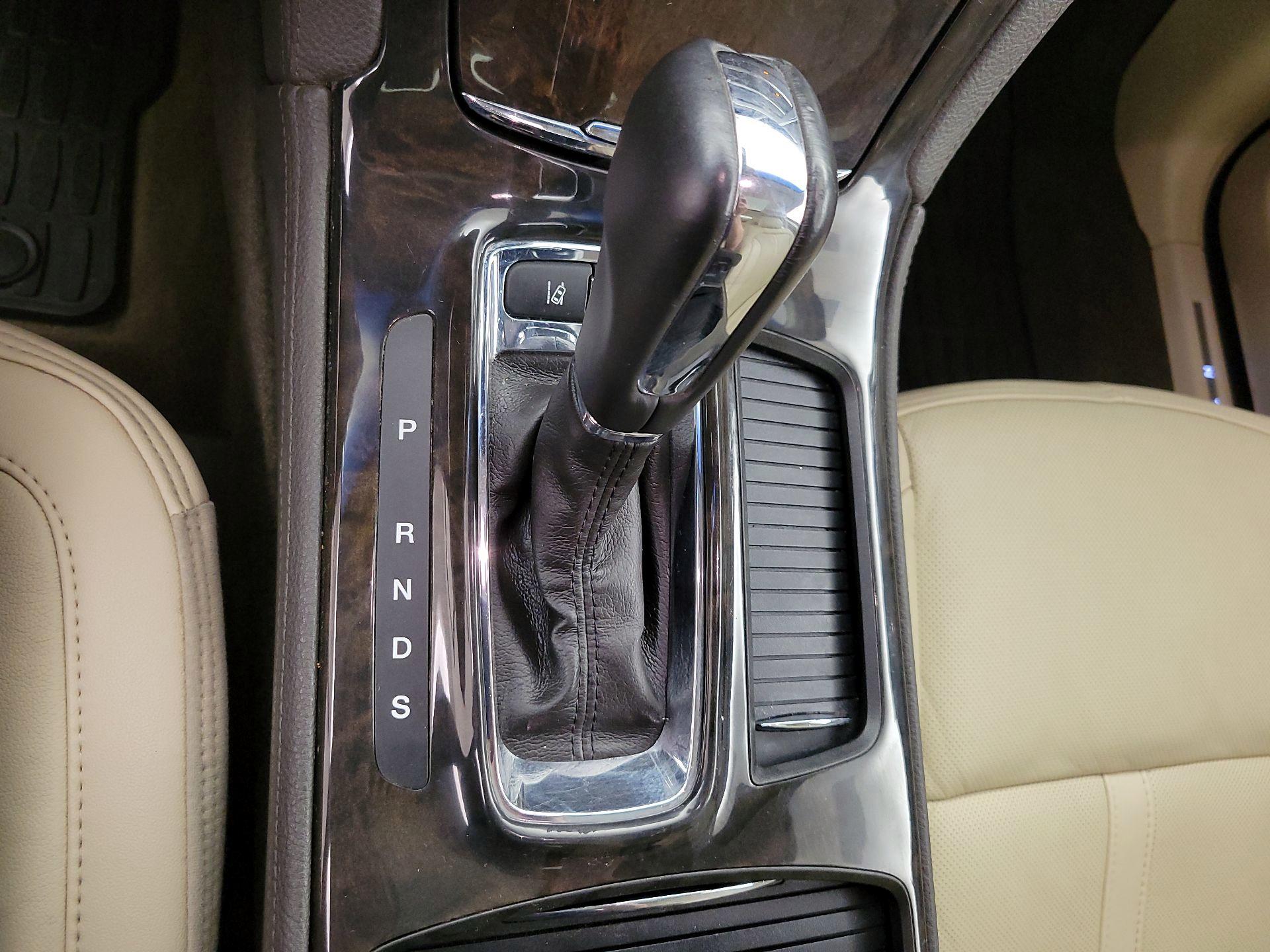 Thumbnail: 2015 Lincoln MKS - 17