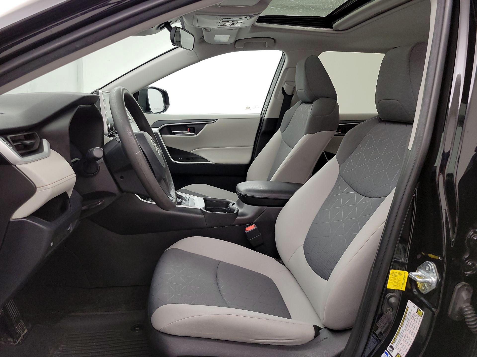 Thumbnail: 2021 Toyota RAV4 - 11