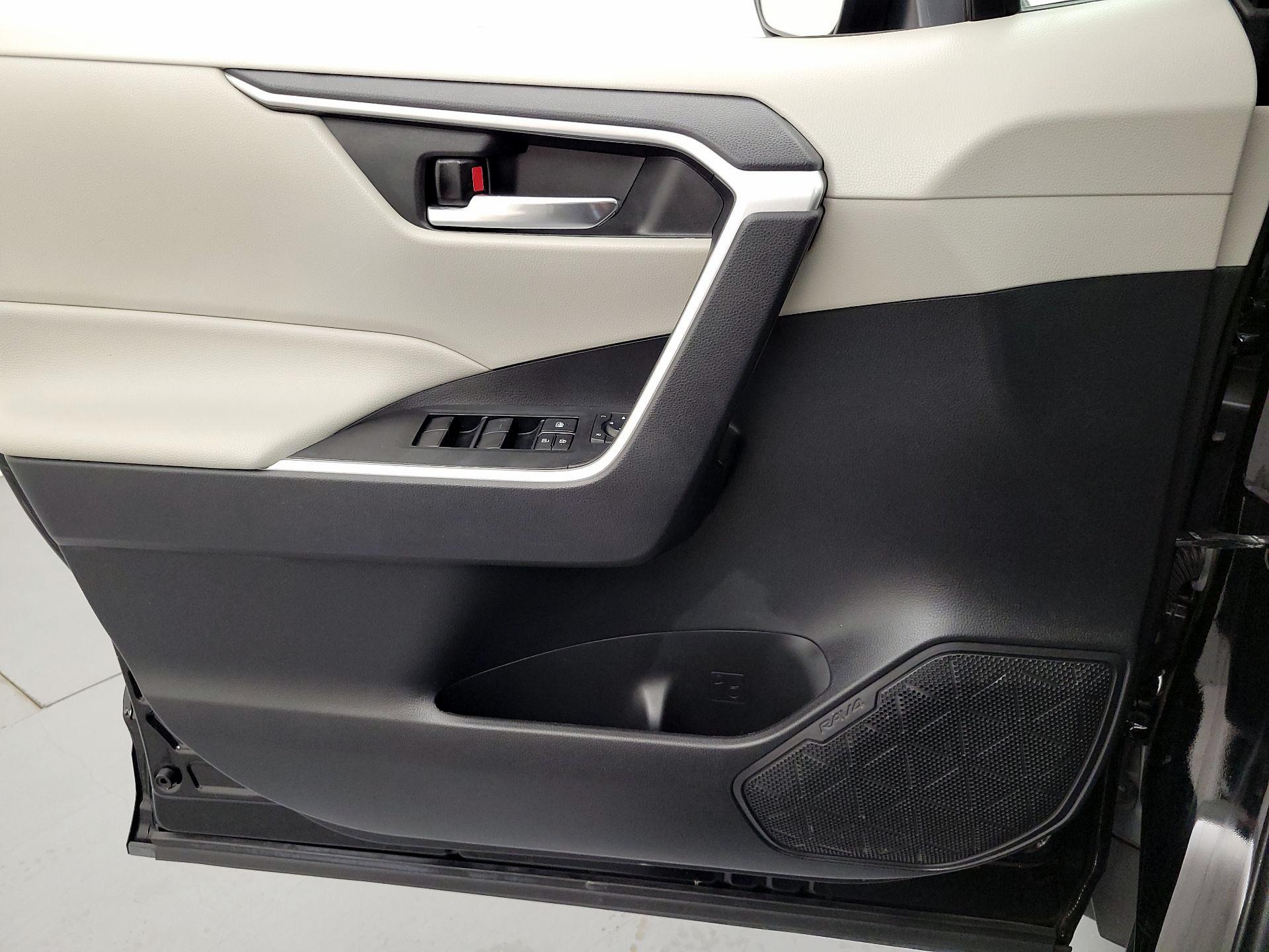 Thumbnail: 2021 Toyota RAV4 - 12