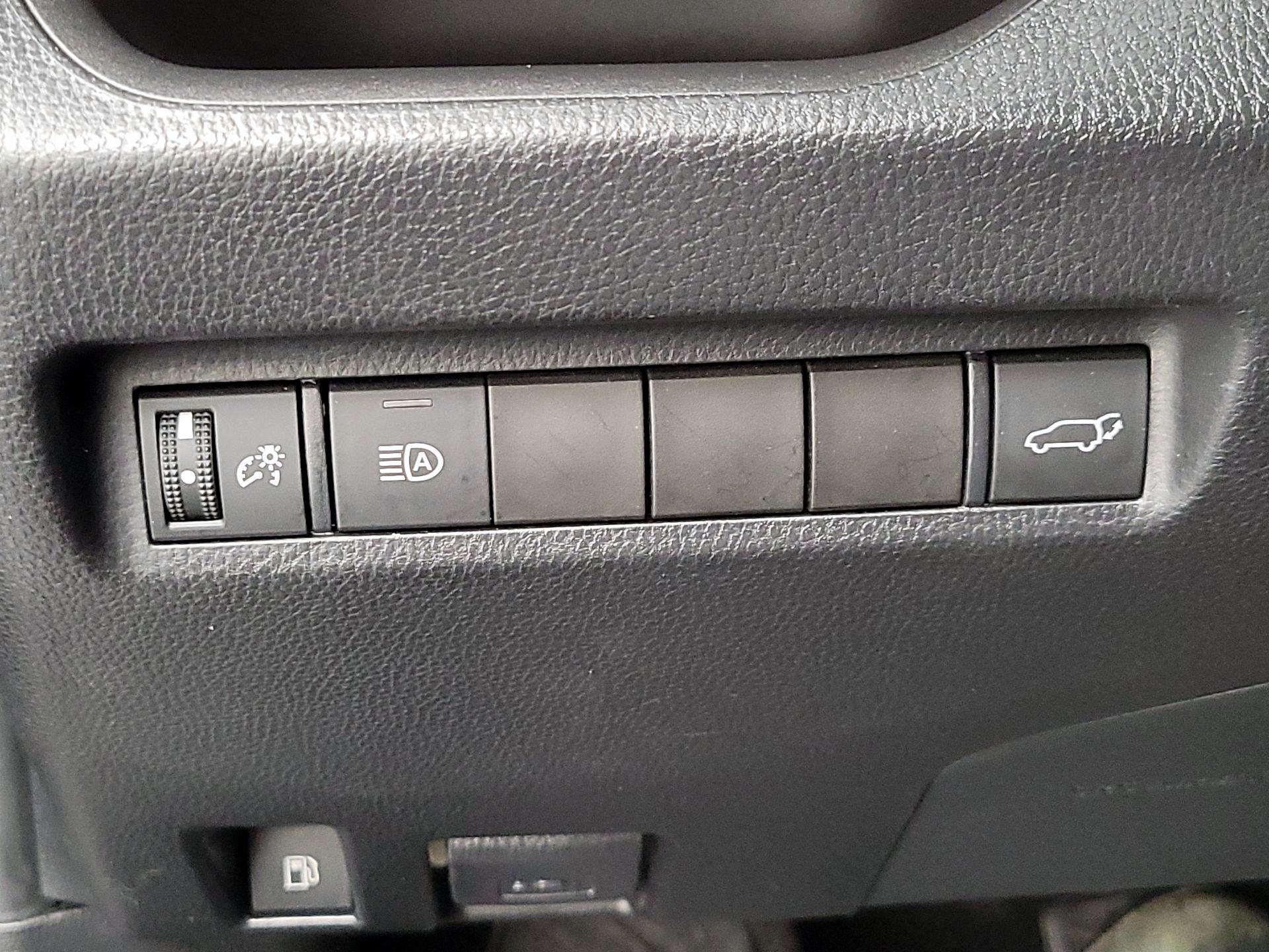 Thumbnail: 2021 Toyota RAV4 - 13