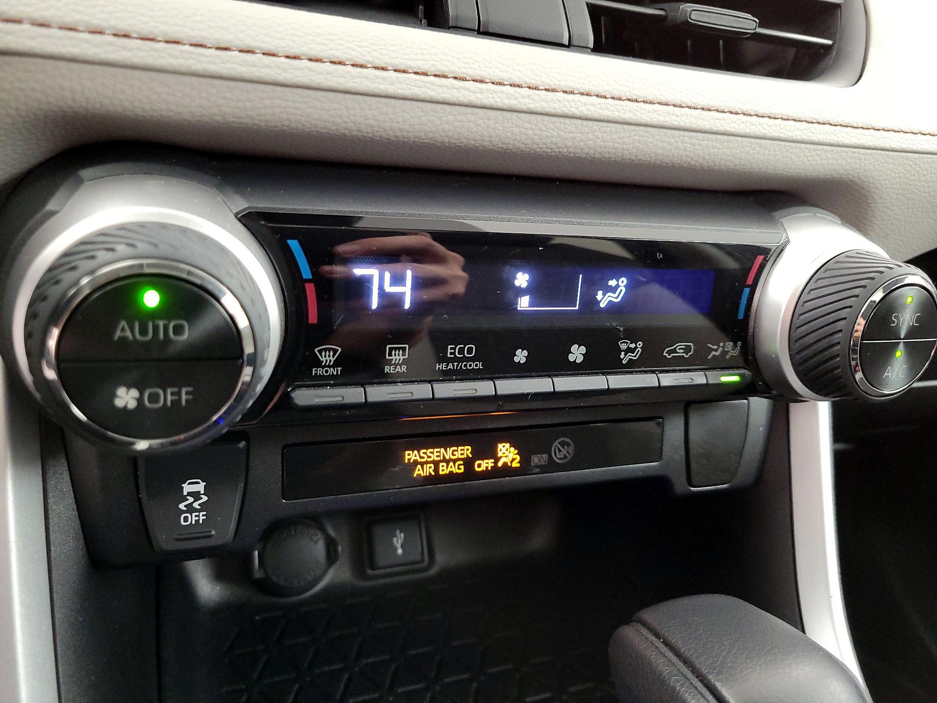Thumbnail: 2021 Toyota RAV4 - 16