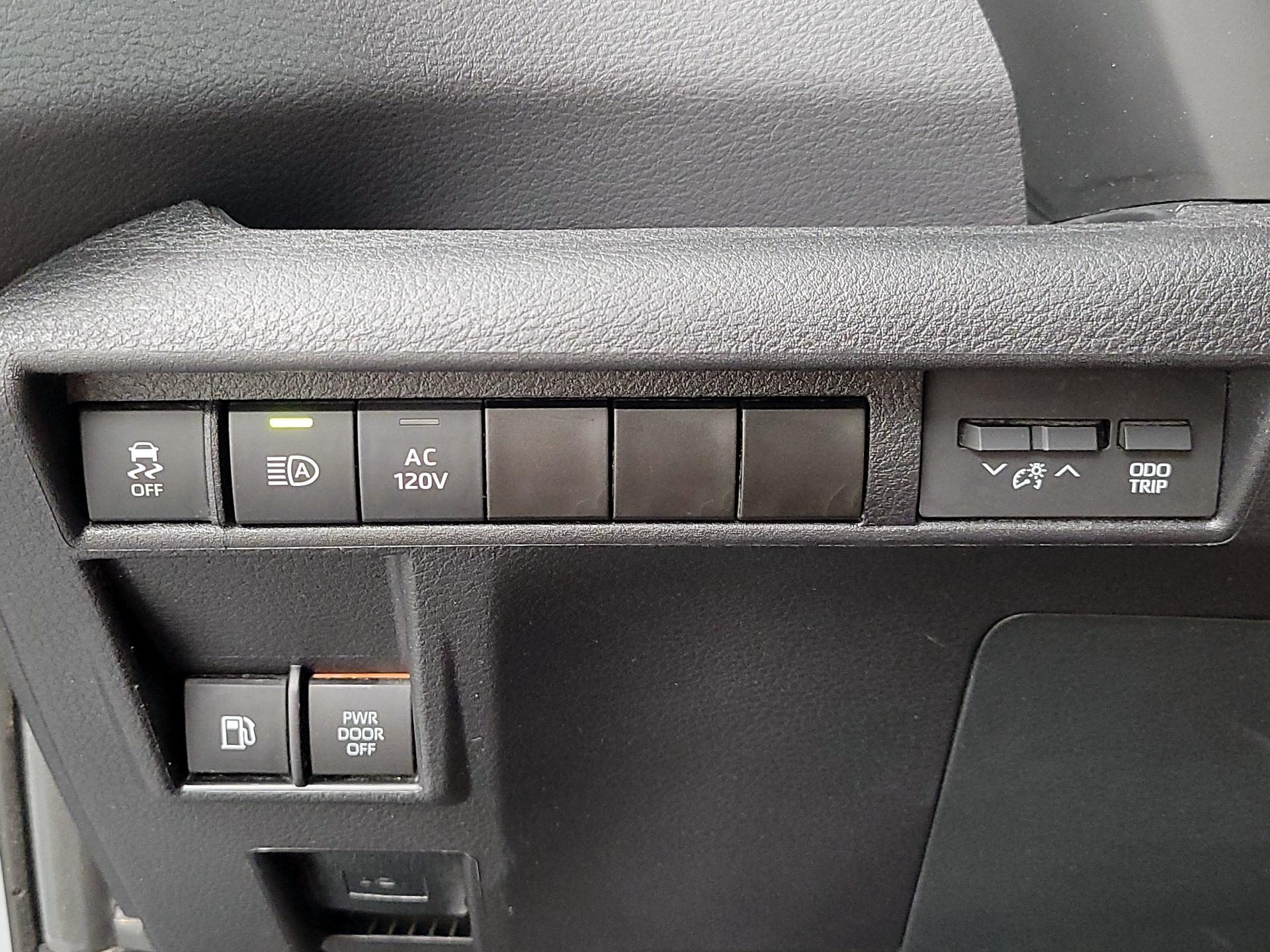 Thumbnail: 2024 Toyota Sienna - 13