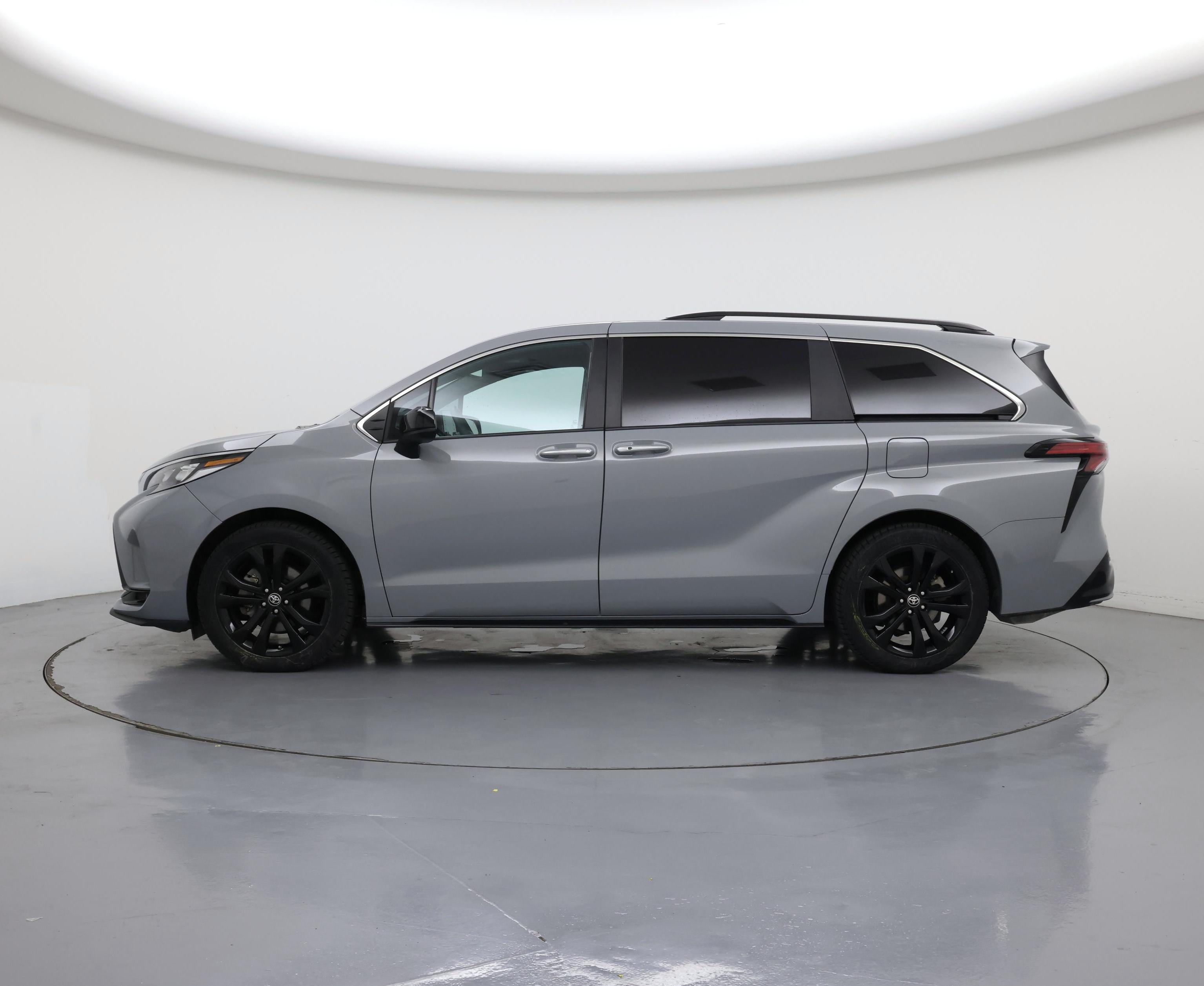 Thumbnail: 2024 Toyota Sienna - 3