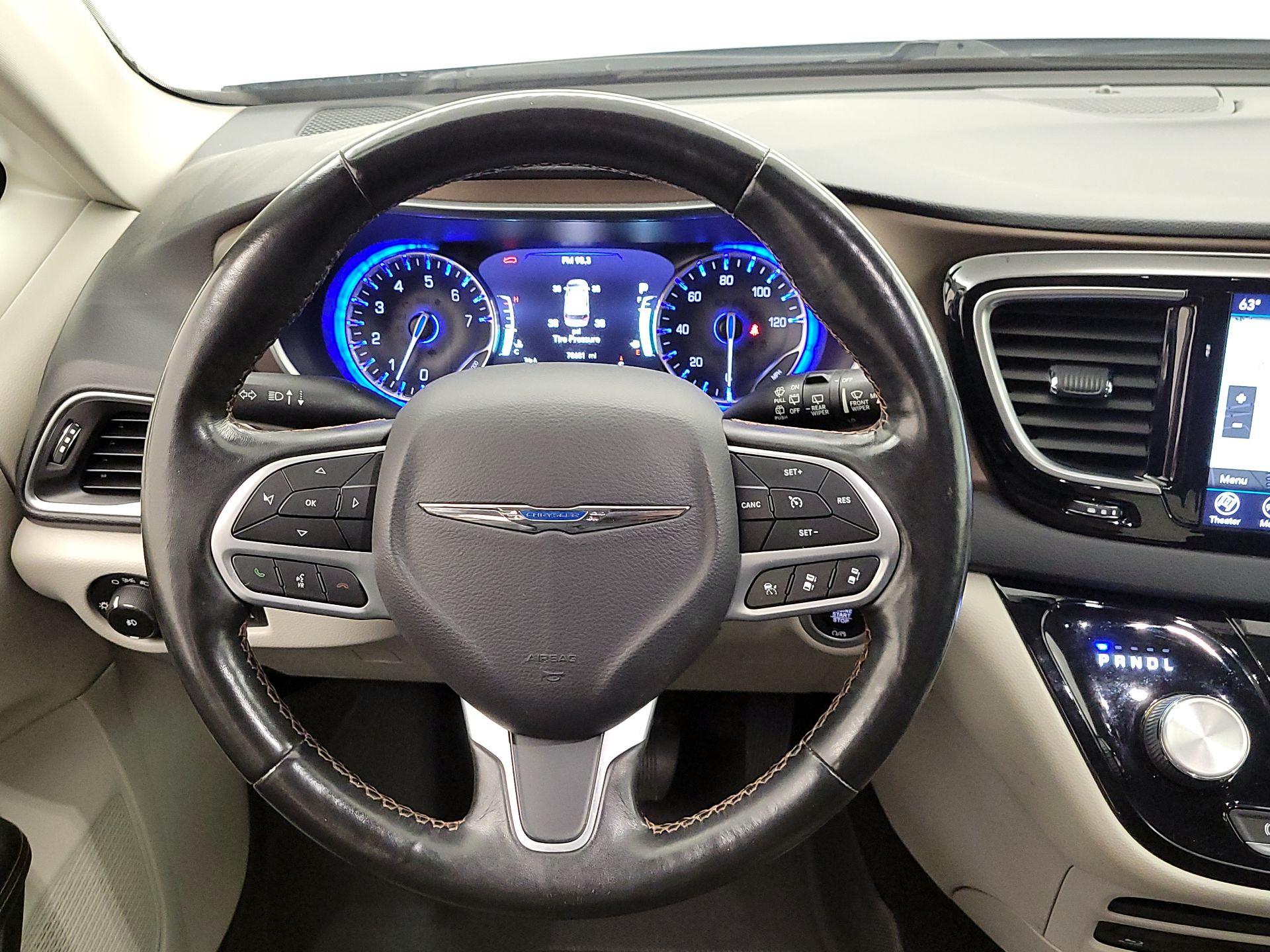Thumbnail: 2019 Chrysler Pacifica - 10