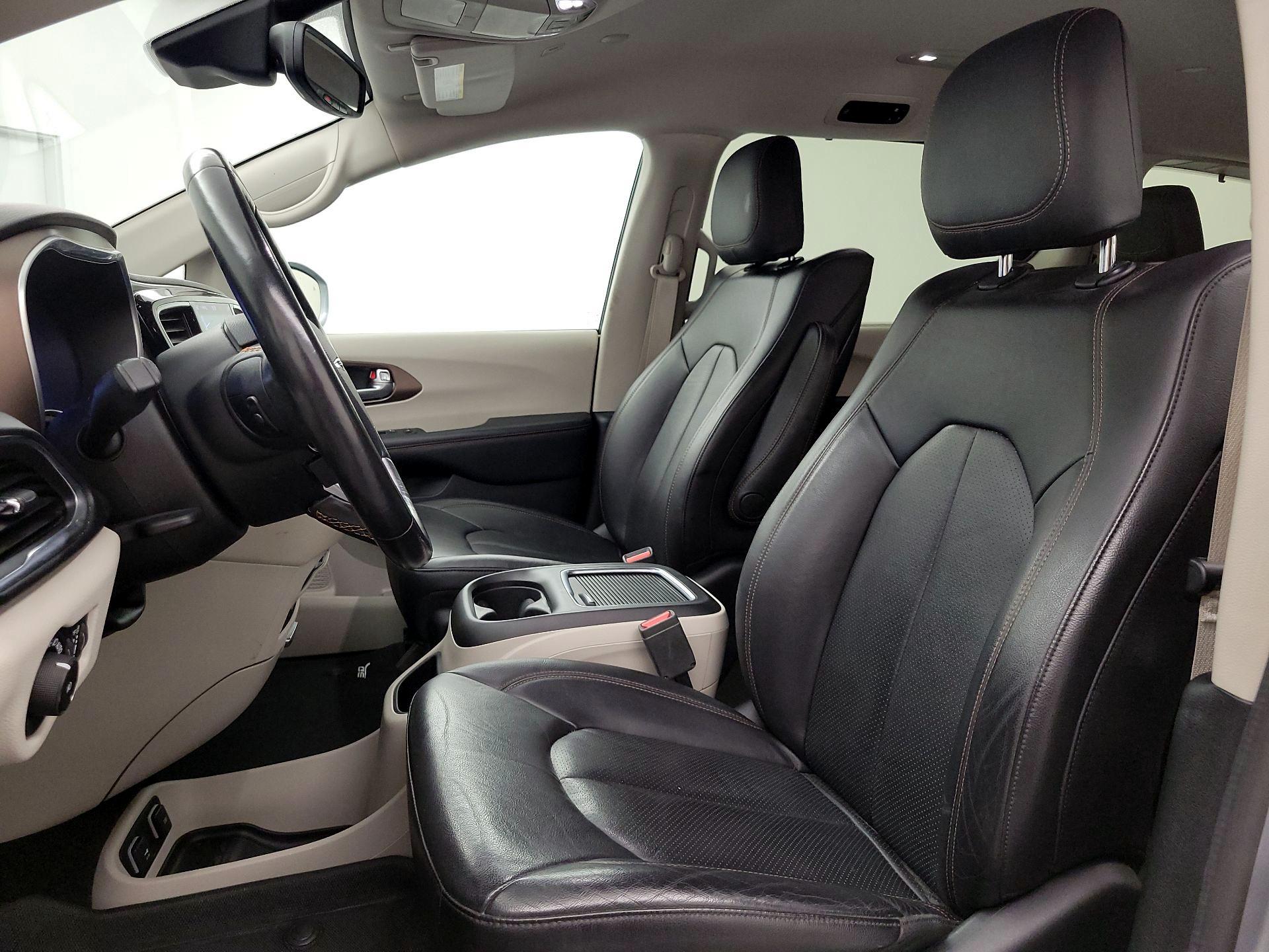 Thumbnail: 2019 Chrysler Pacifica - 11