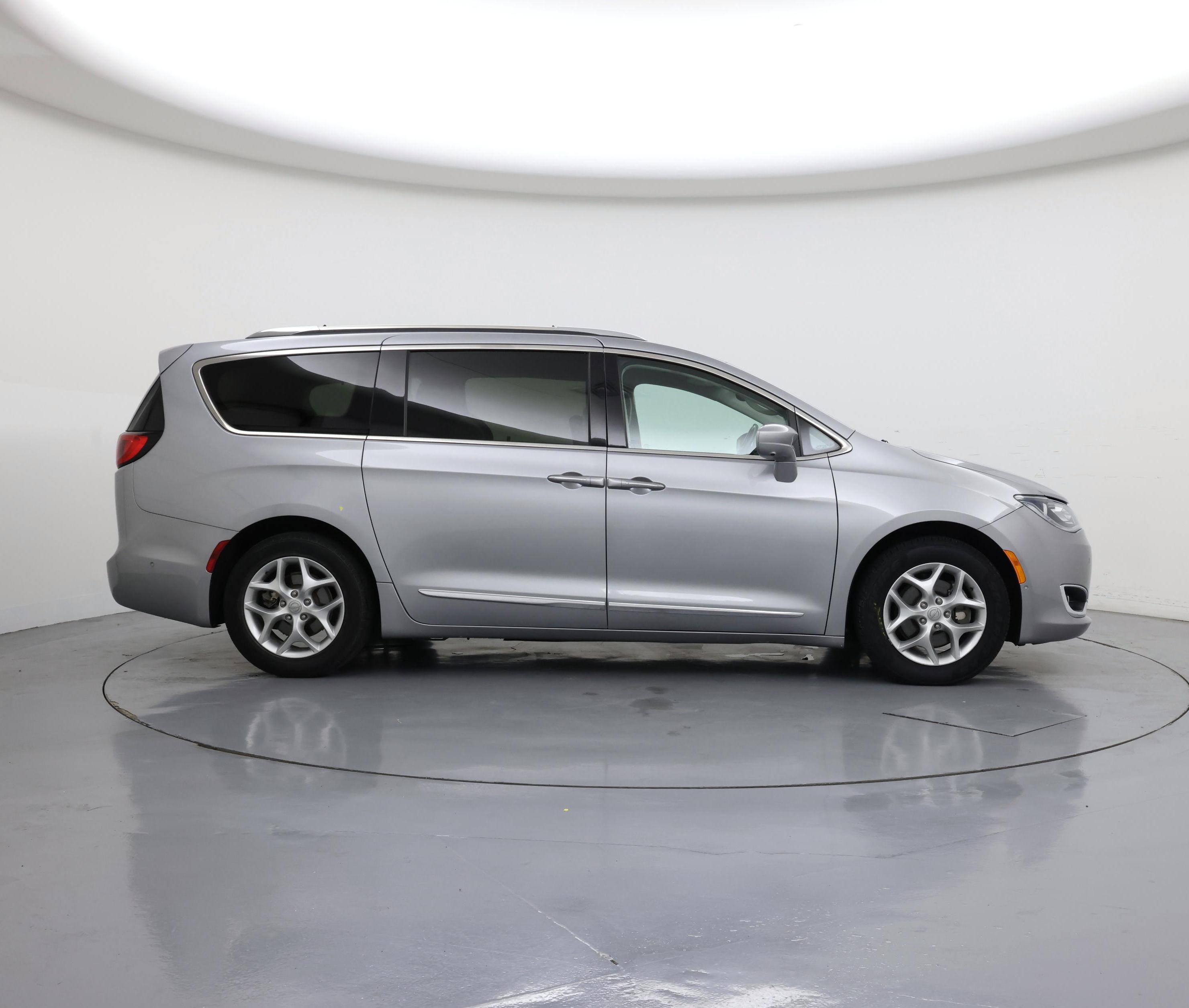 Thumbnail: 2019 Chrysler Pacifica - 7