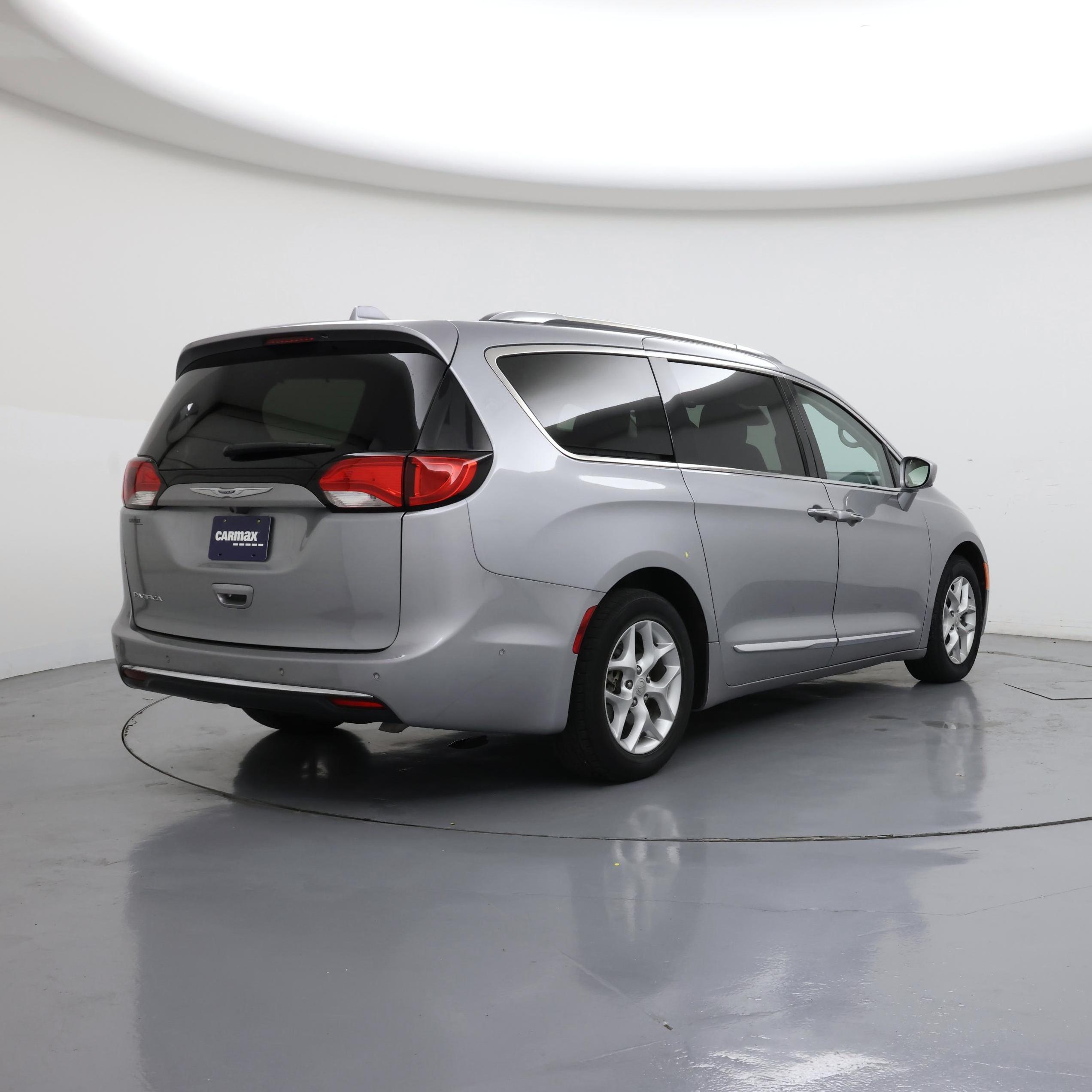 Thumbnail: 2019 Chrysler Pacifica - 8