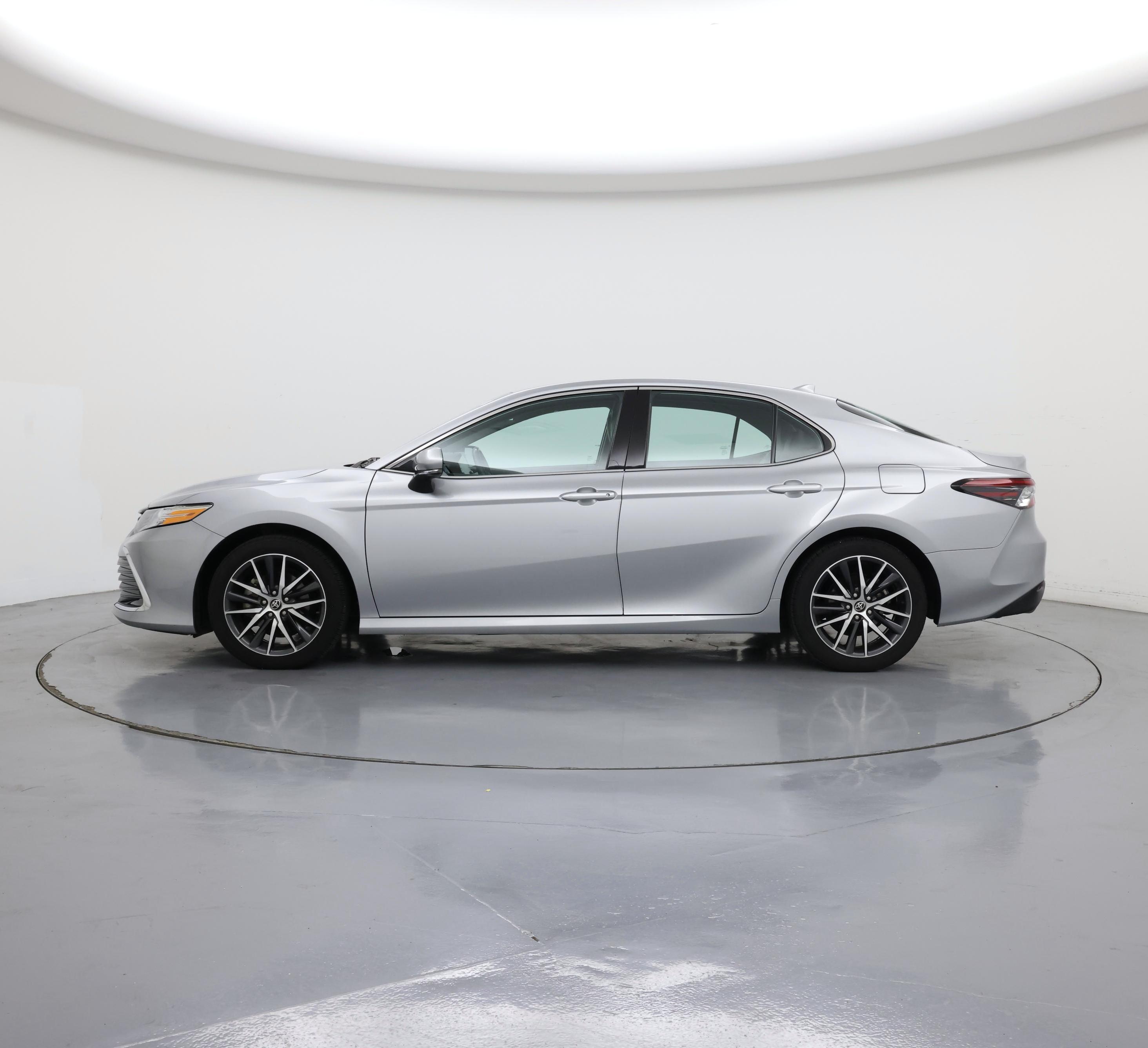 Thumbnail: 2022 Toyota Camry - 3