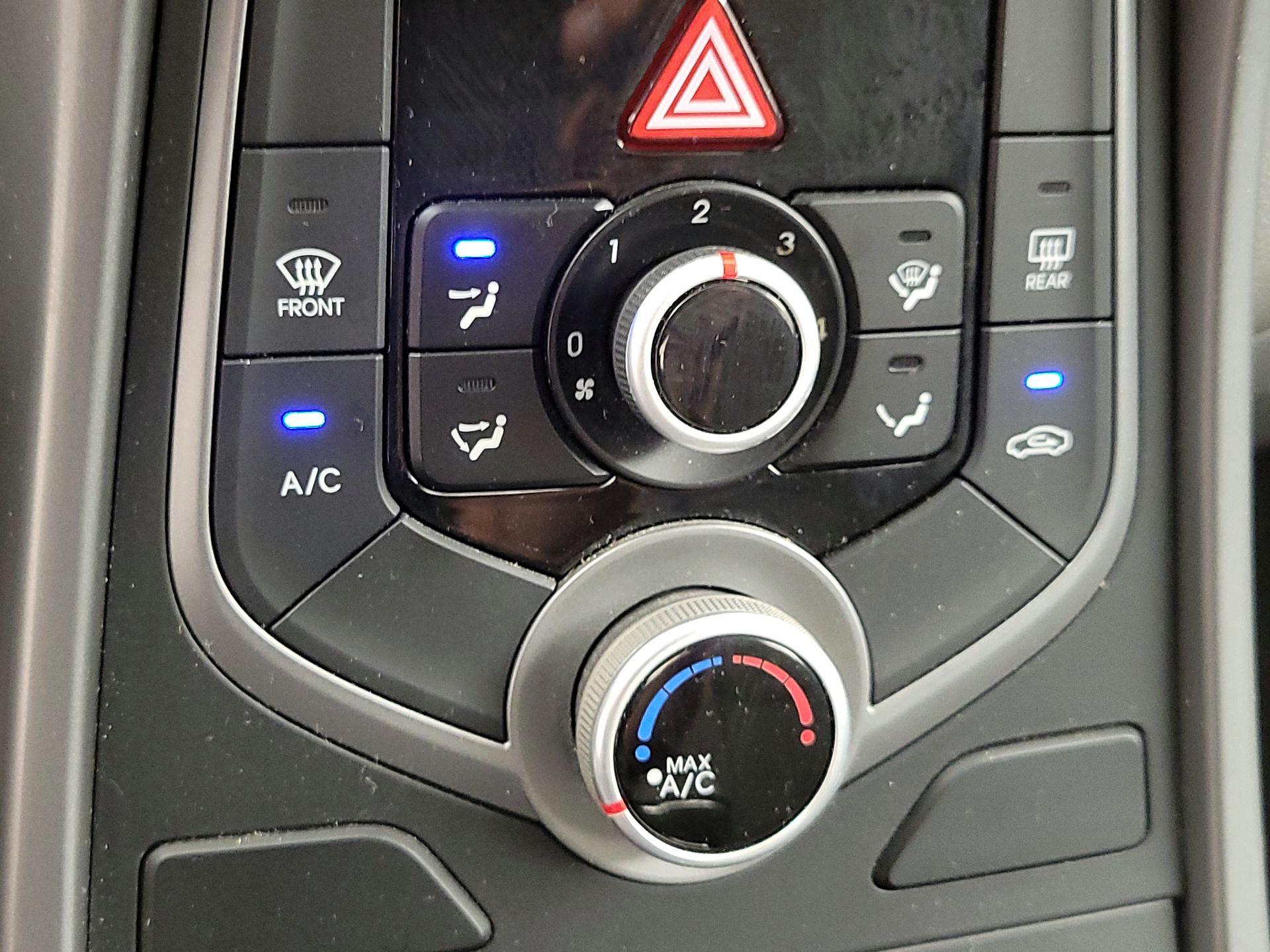 Thumbnail: 2015 Hyundai Elantra - 16