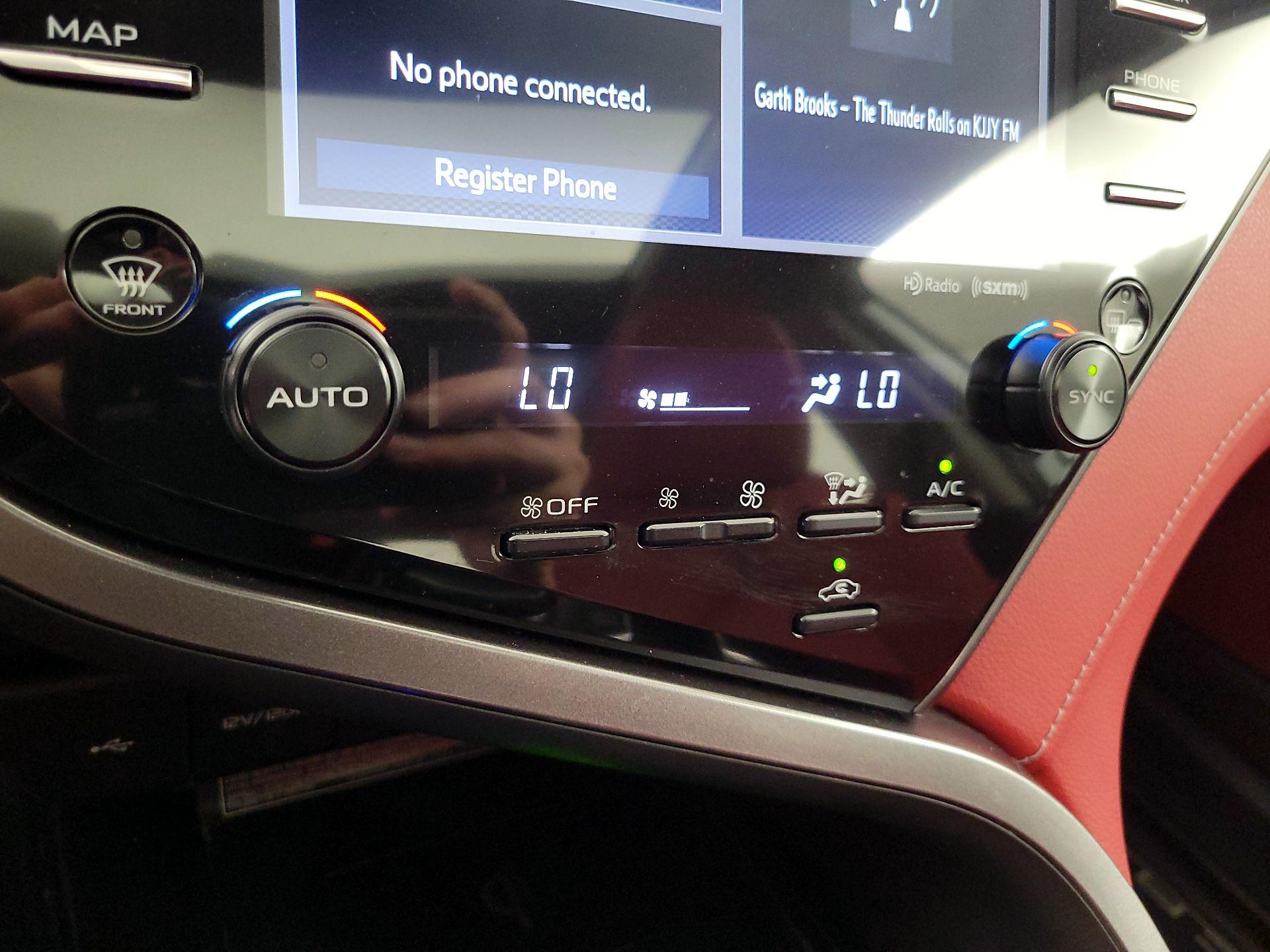 Thumbnail: 2020 Toyota Camry - 16
