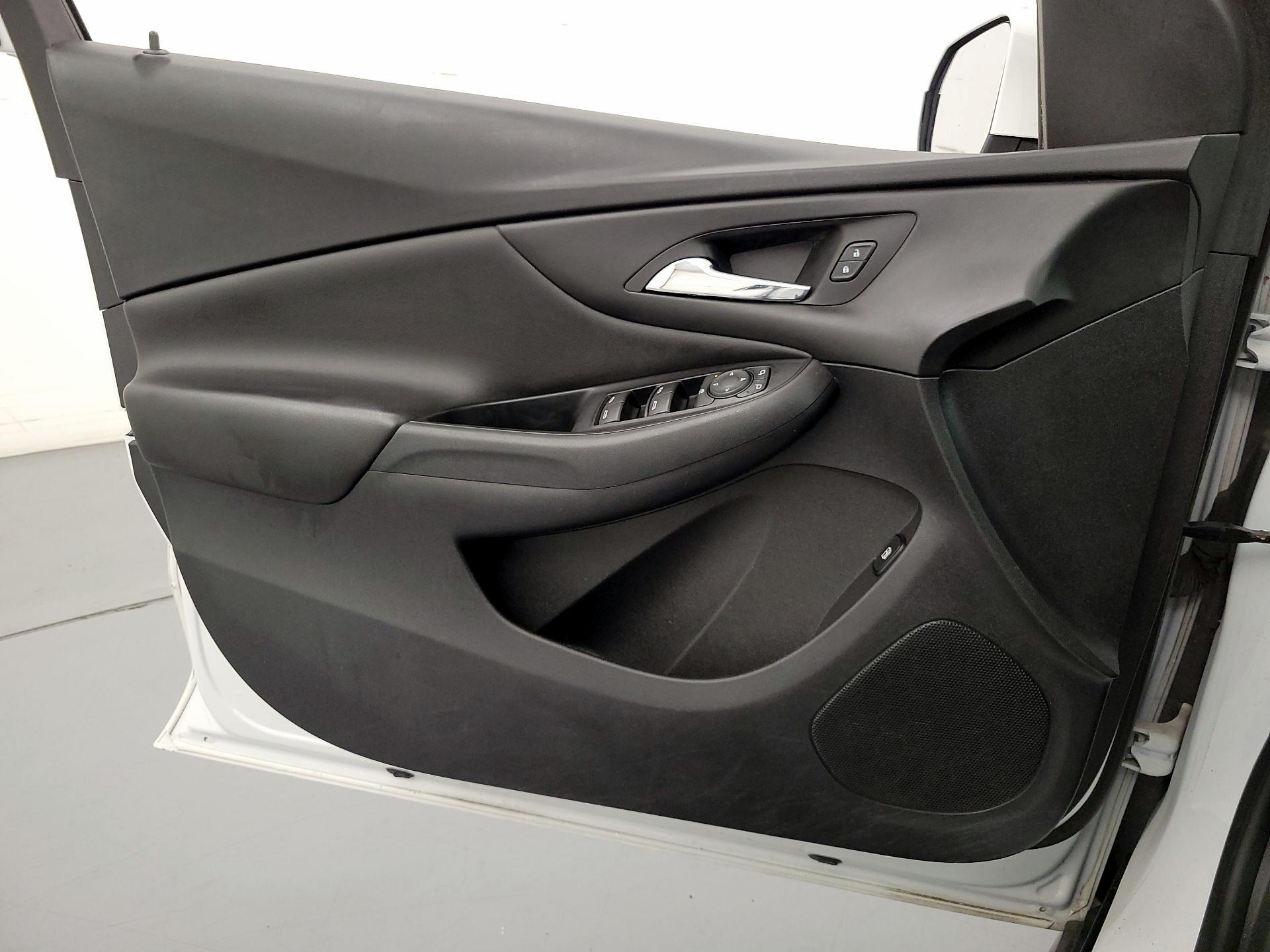 Thumbnail: 2018 Chevrolet Volt - 12