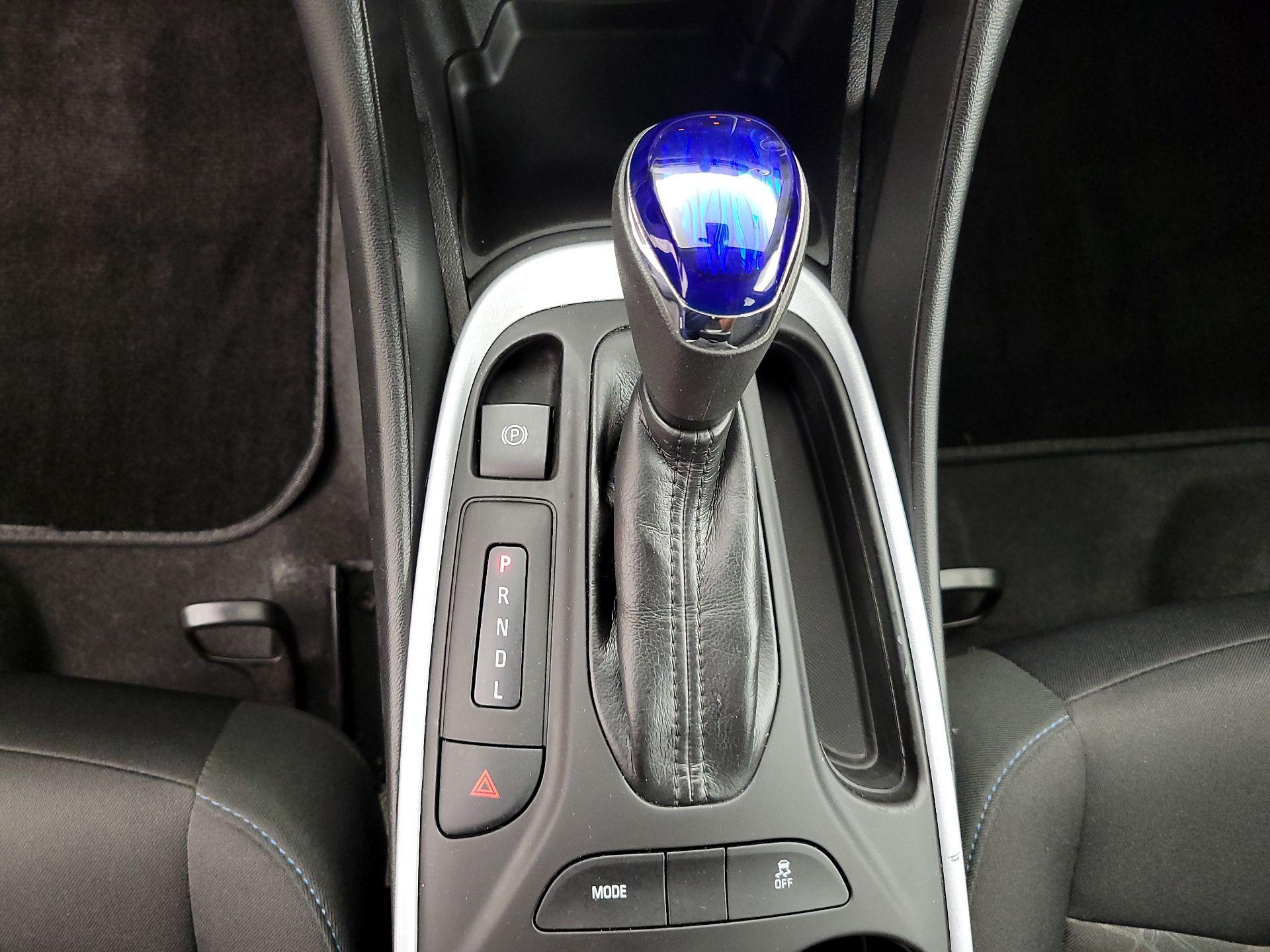 Thumbnail: 2018 Chevrolet Volt - 16