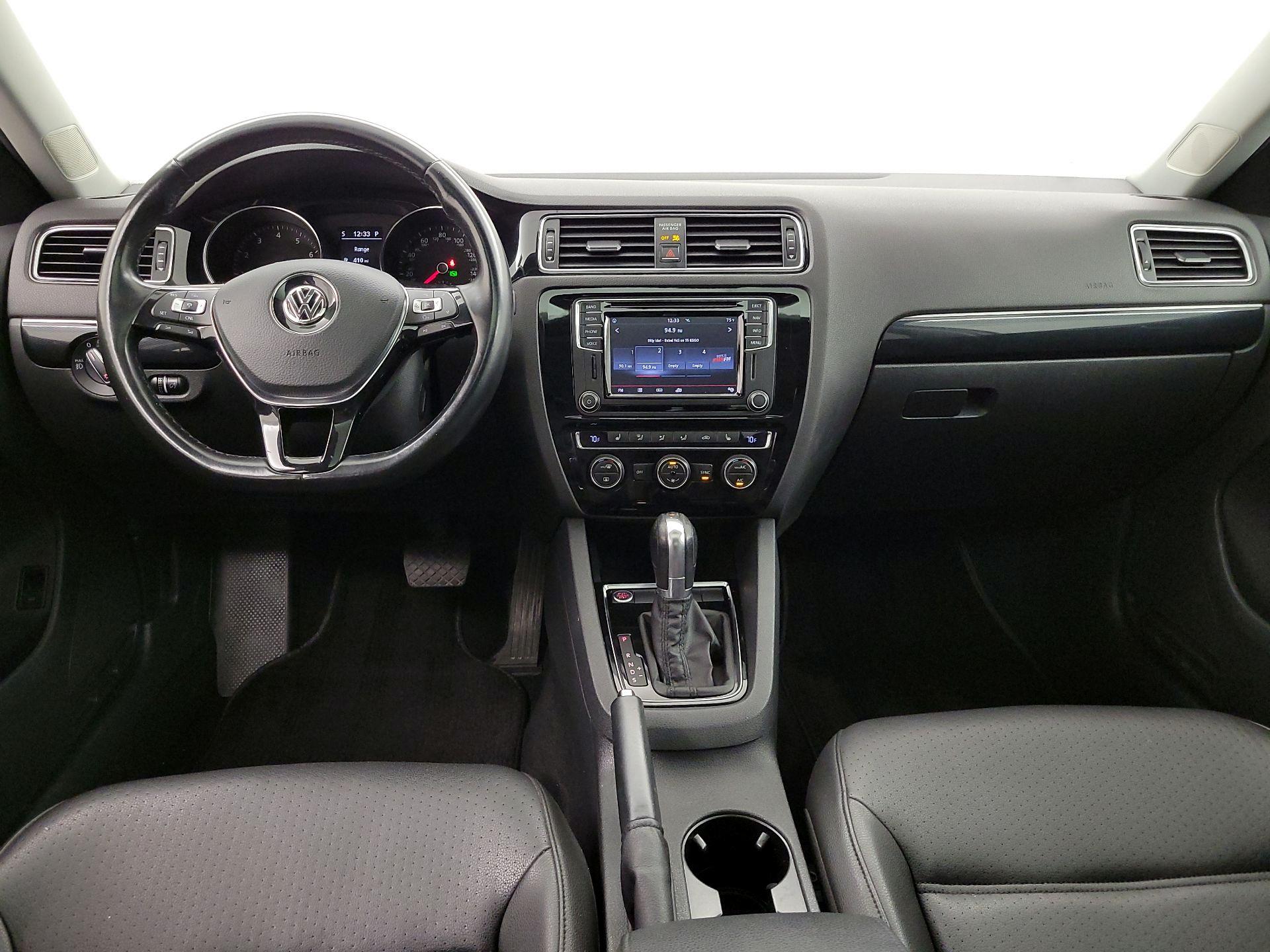 Thumbnail: 2017 Volkswagen Jetta - 9