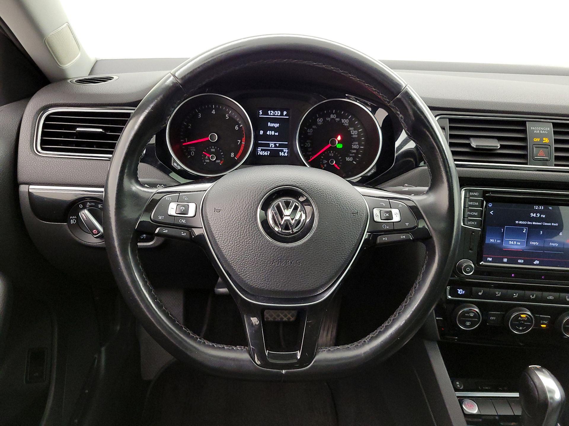 Thumbnail: 2017 Volkswagen Jetta - 10