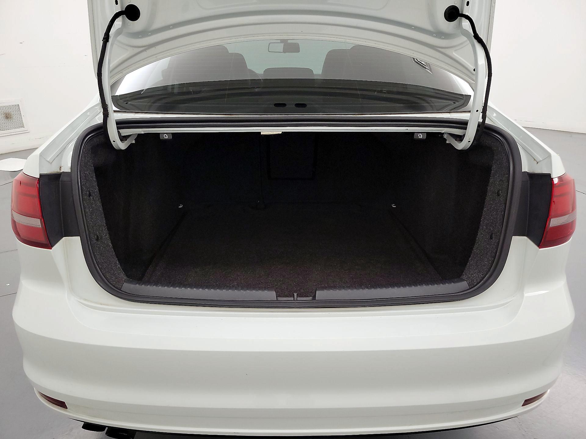 Thumbnail: 2017 Volkswagen Jetta - 20
