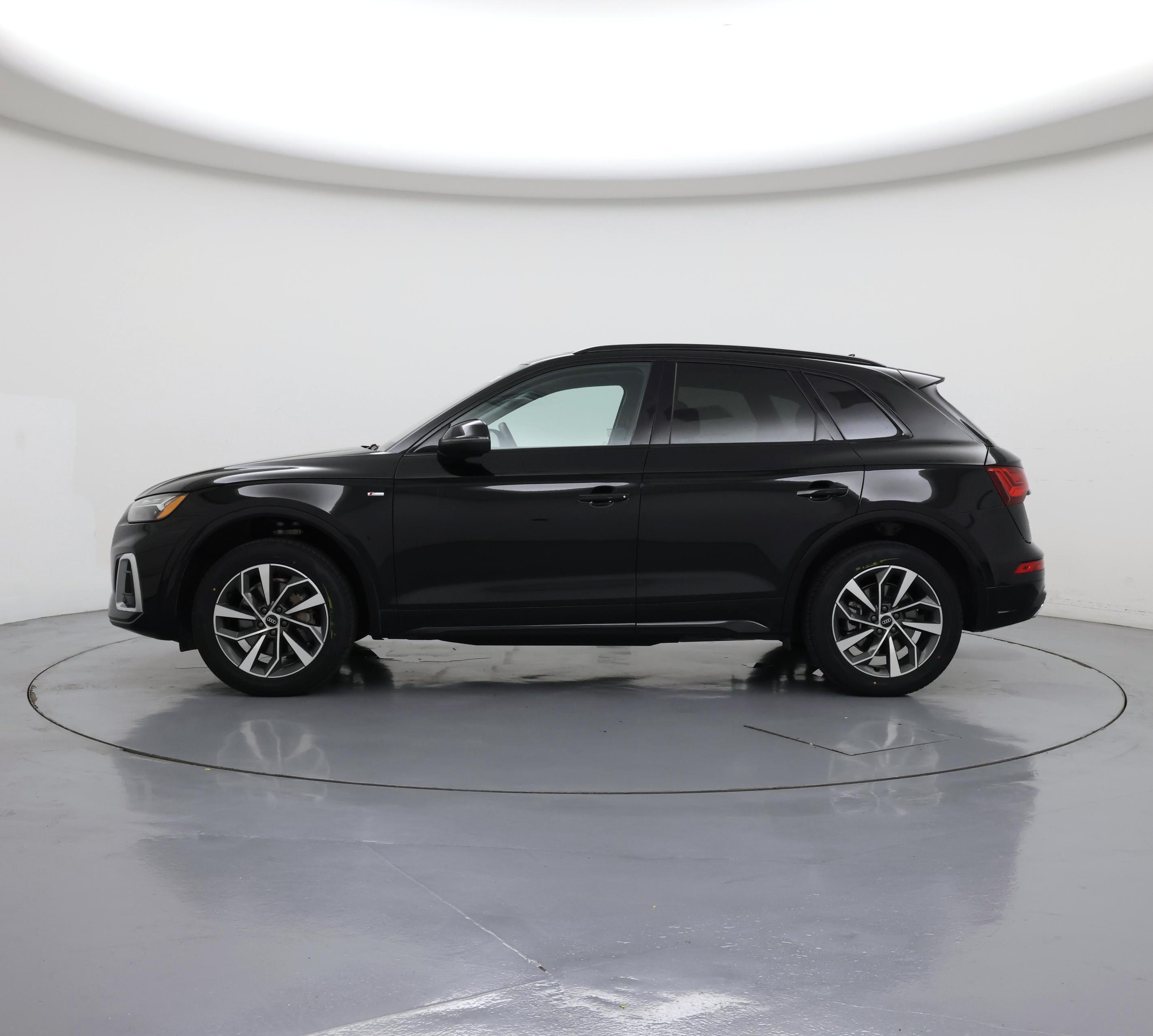 Thumbnail: 2023 Audi Q5 - 3