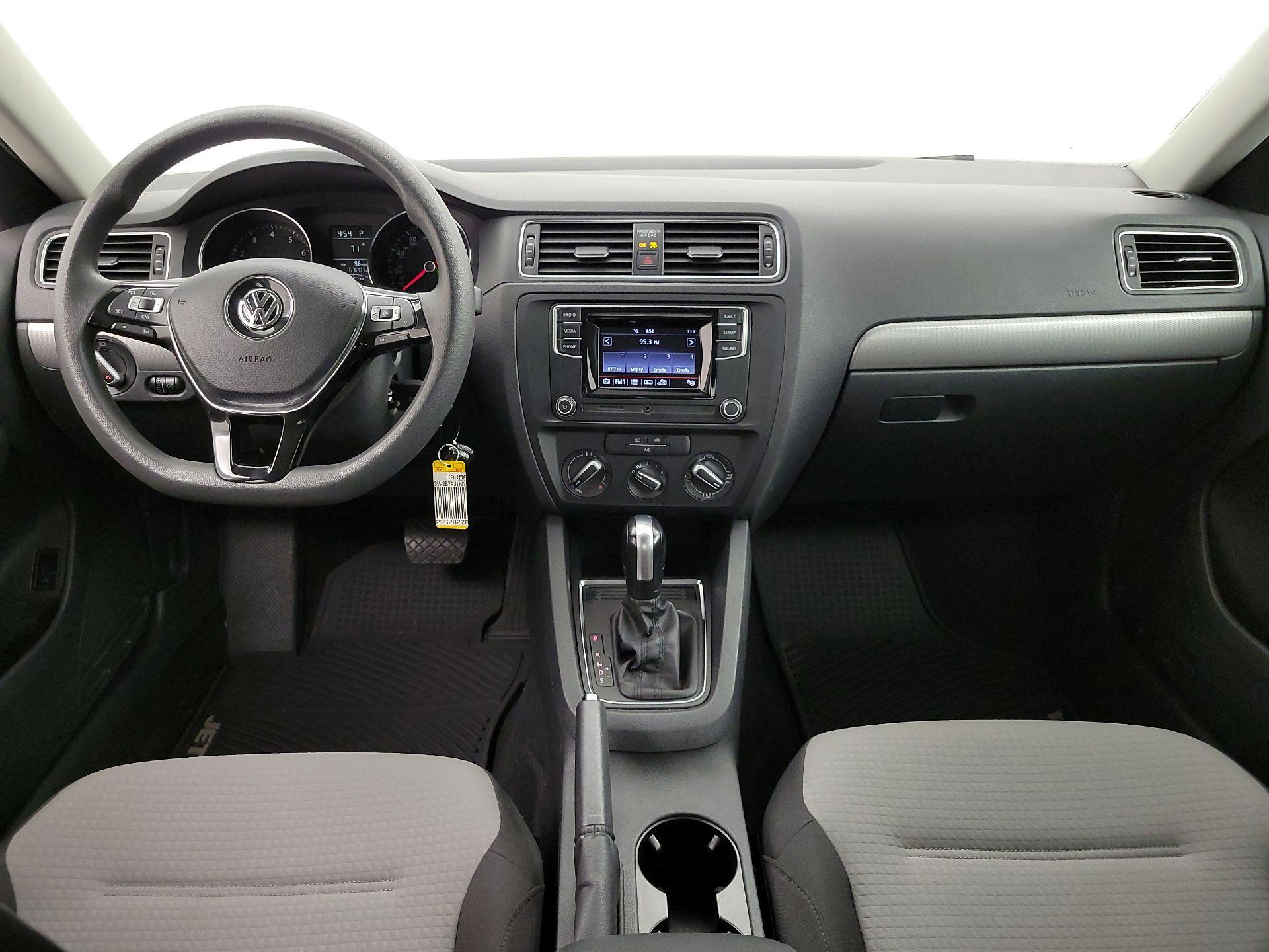 Thumbnail: 2017 Volkswagen Jetta - 9