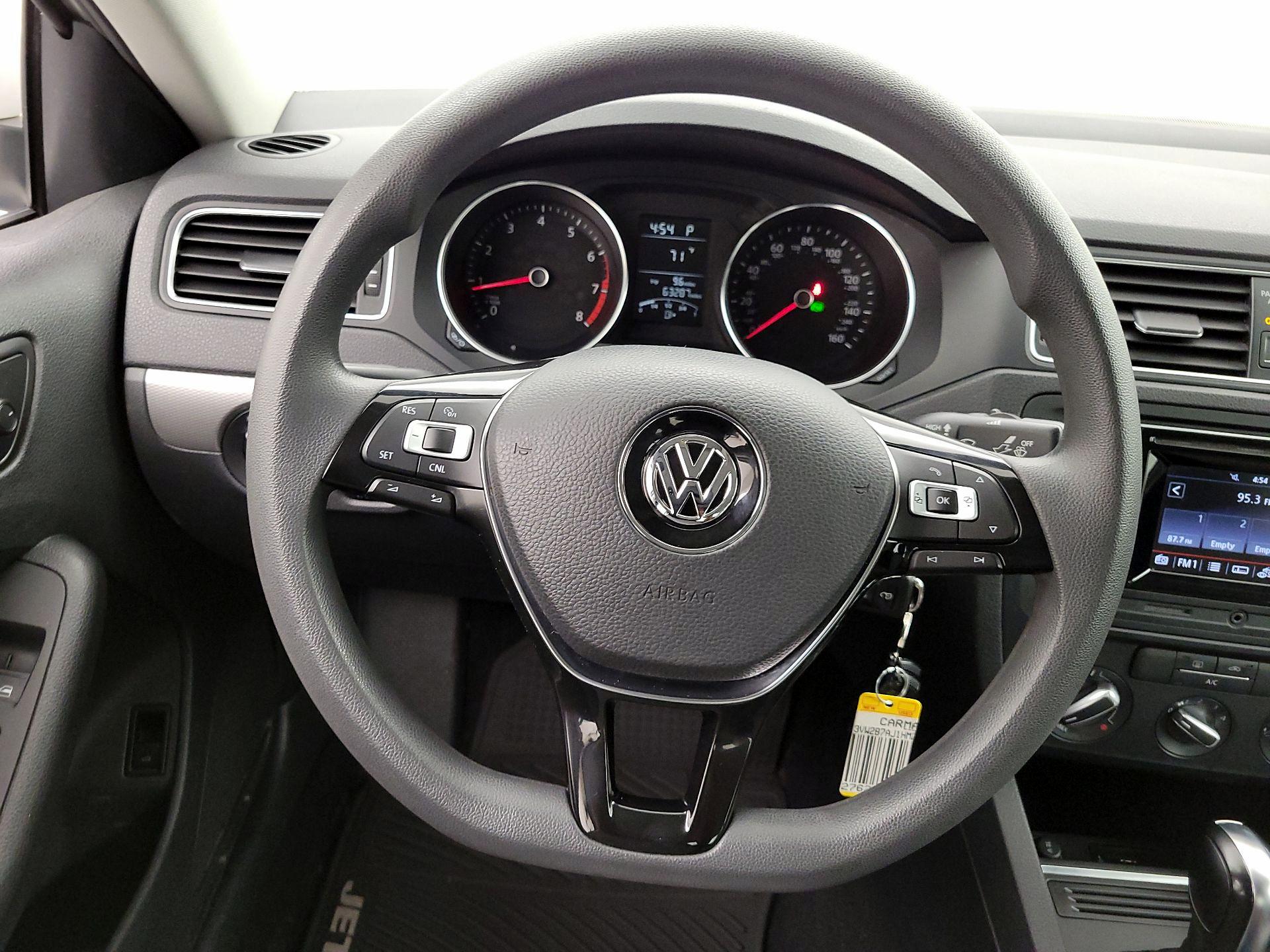 Thumbnail: 2017 Volkswagen Jetta - 10