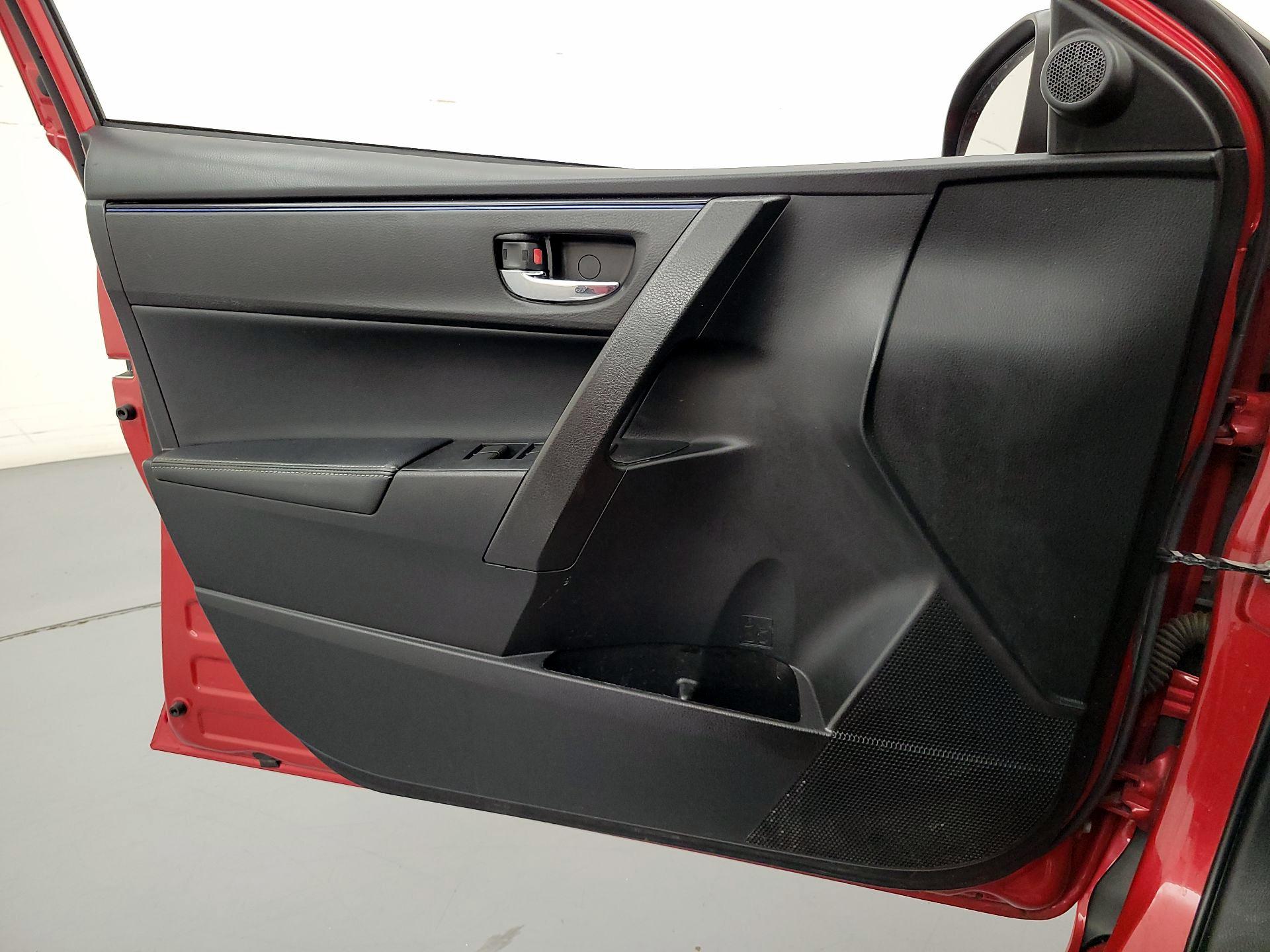Thumbnail: 2018 Toyota Corolla - 12