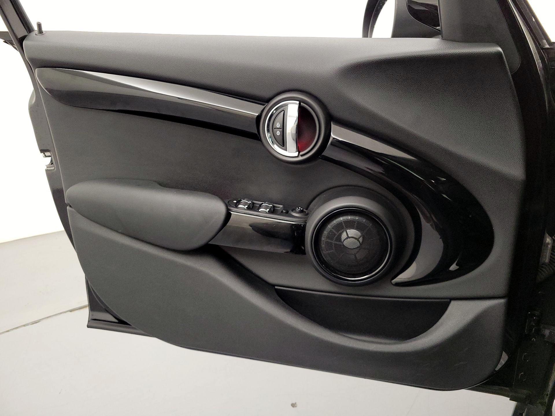 Thumbnail: 2017 MINI Cooper Hardtop - 12