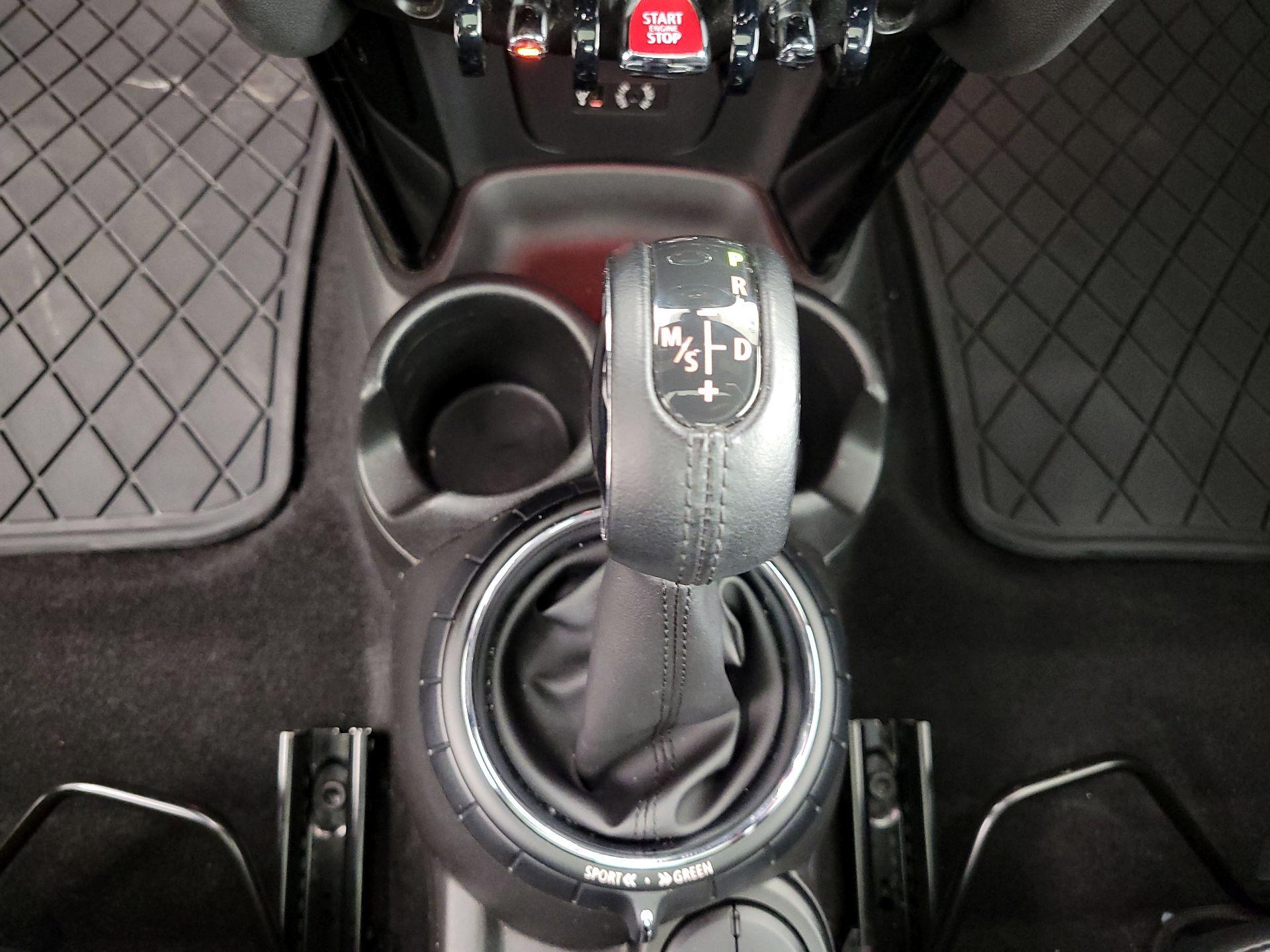 Thumbnail: 2017 MINI Cooper Hardtop - 16
