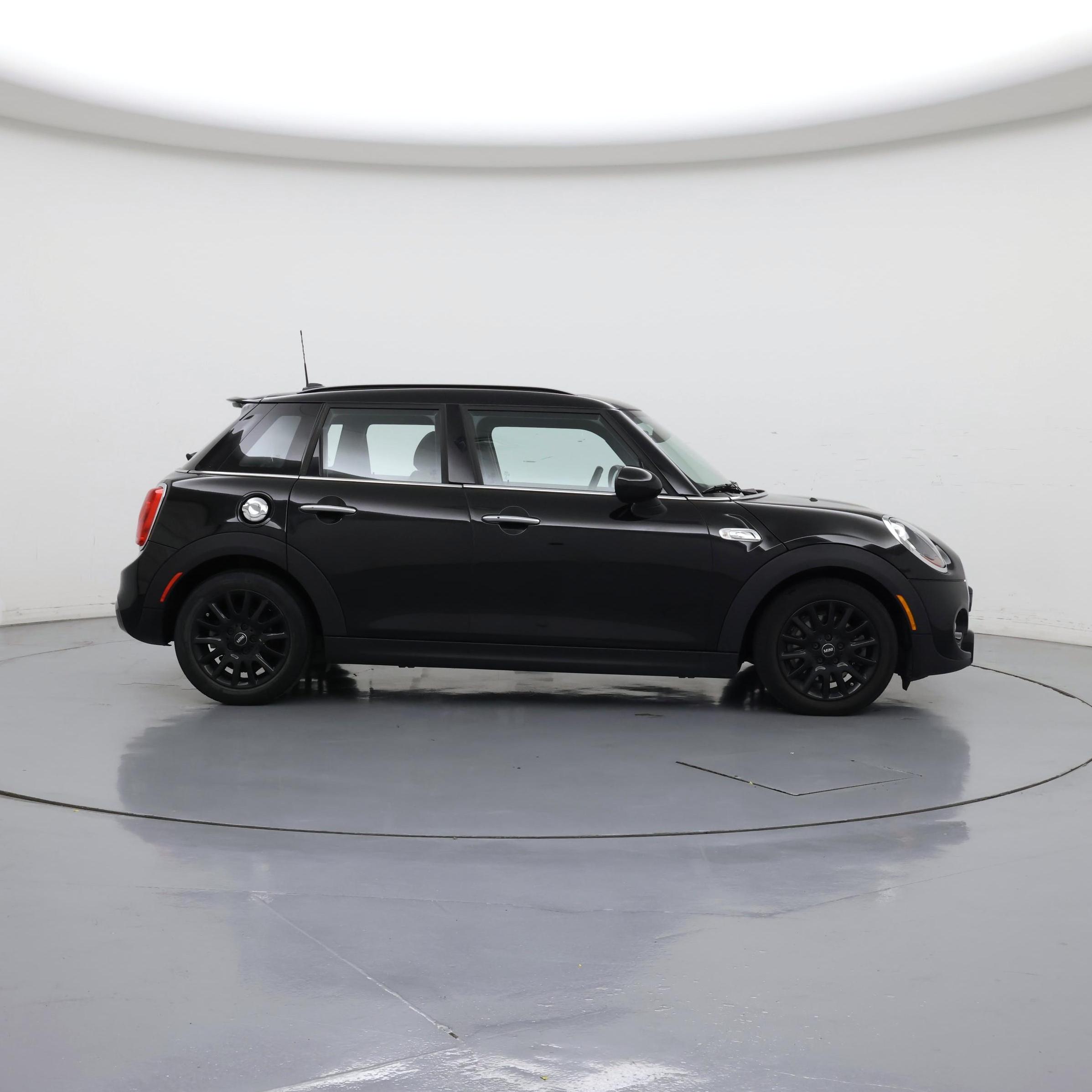 Thumbnail: 2017 MINI Cooper Hardtop - 7
