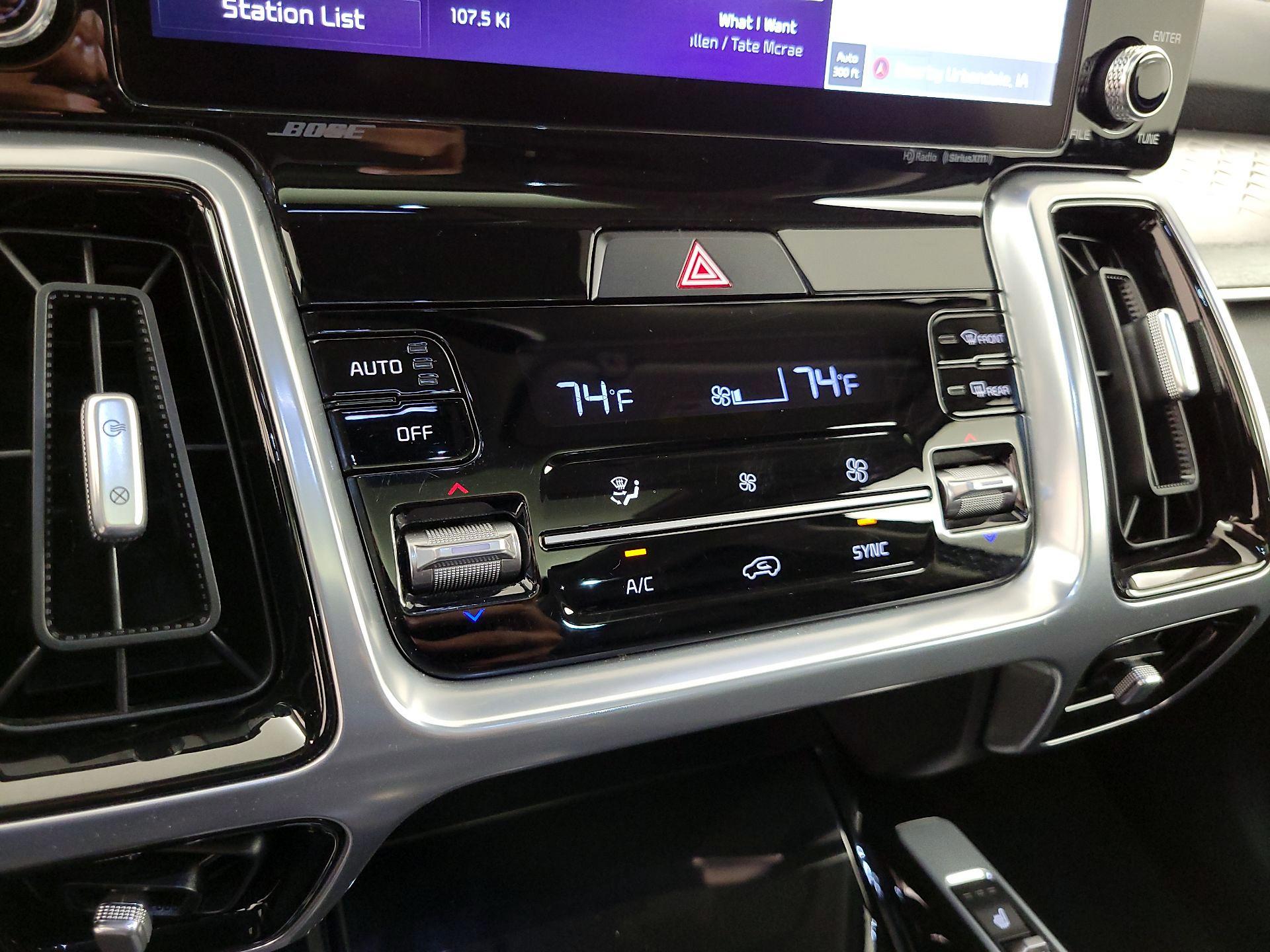 Thumbnail: 2023 Kia Sorento - 17