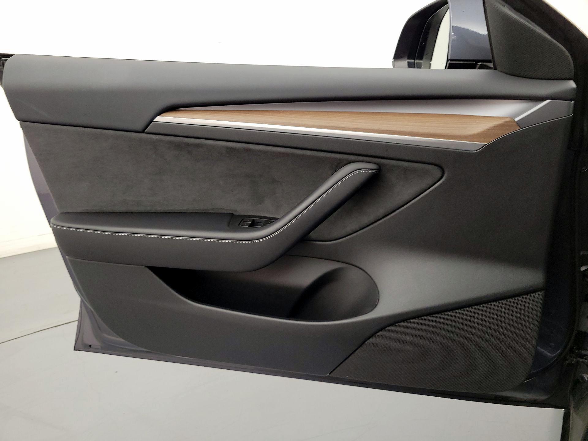 Thumbnail: 2023 Tesla Model 3 - 12