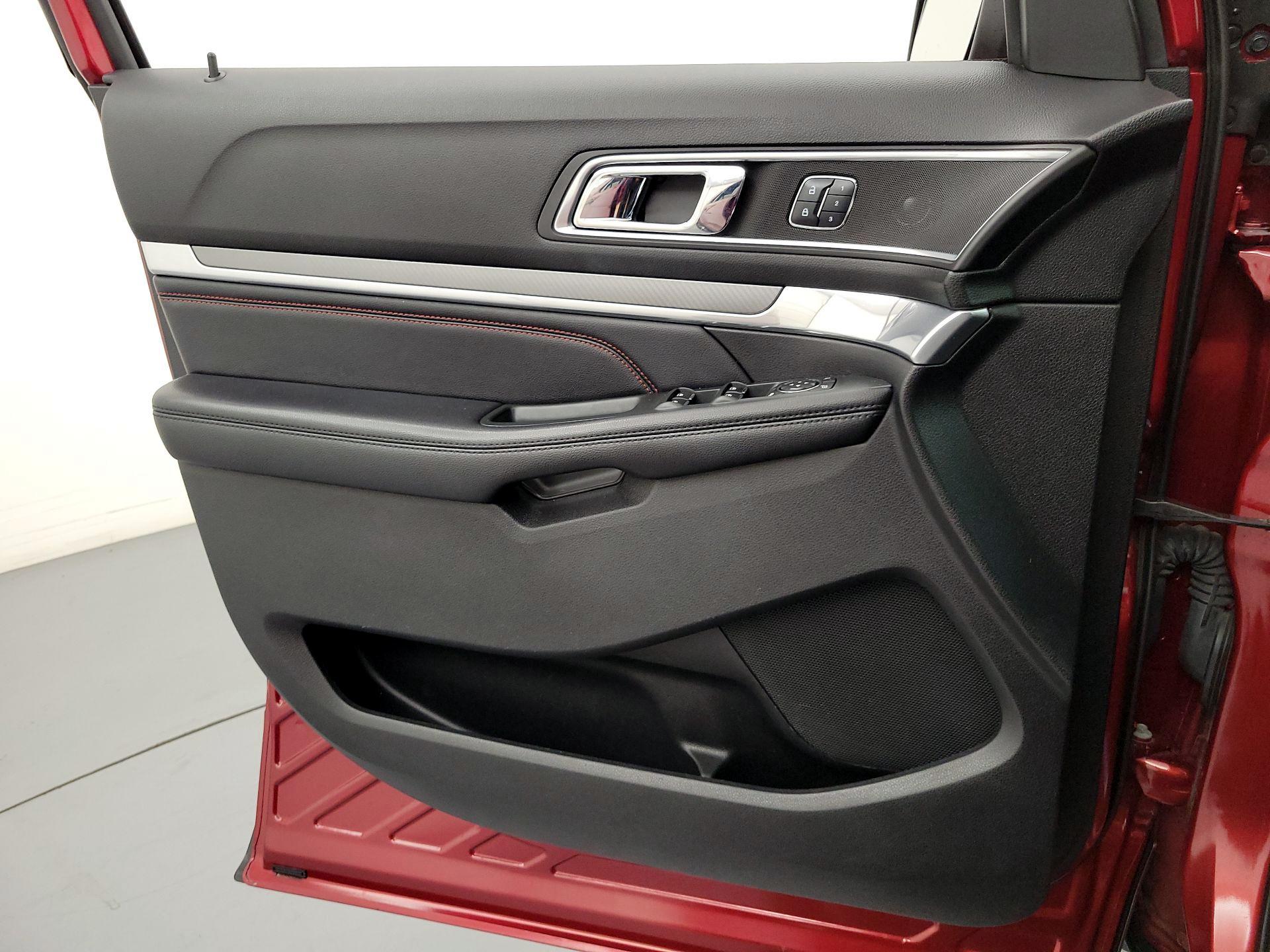 Thumbnail: 2016 Ford Explorer - 12