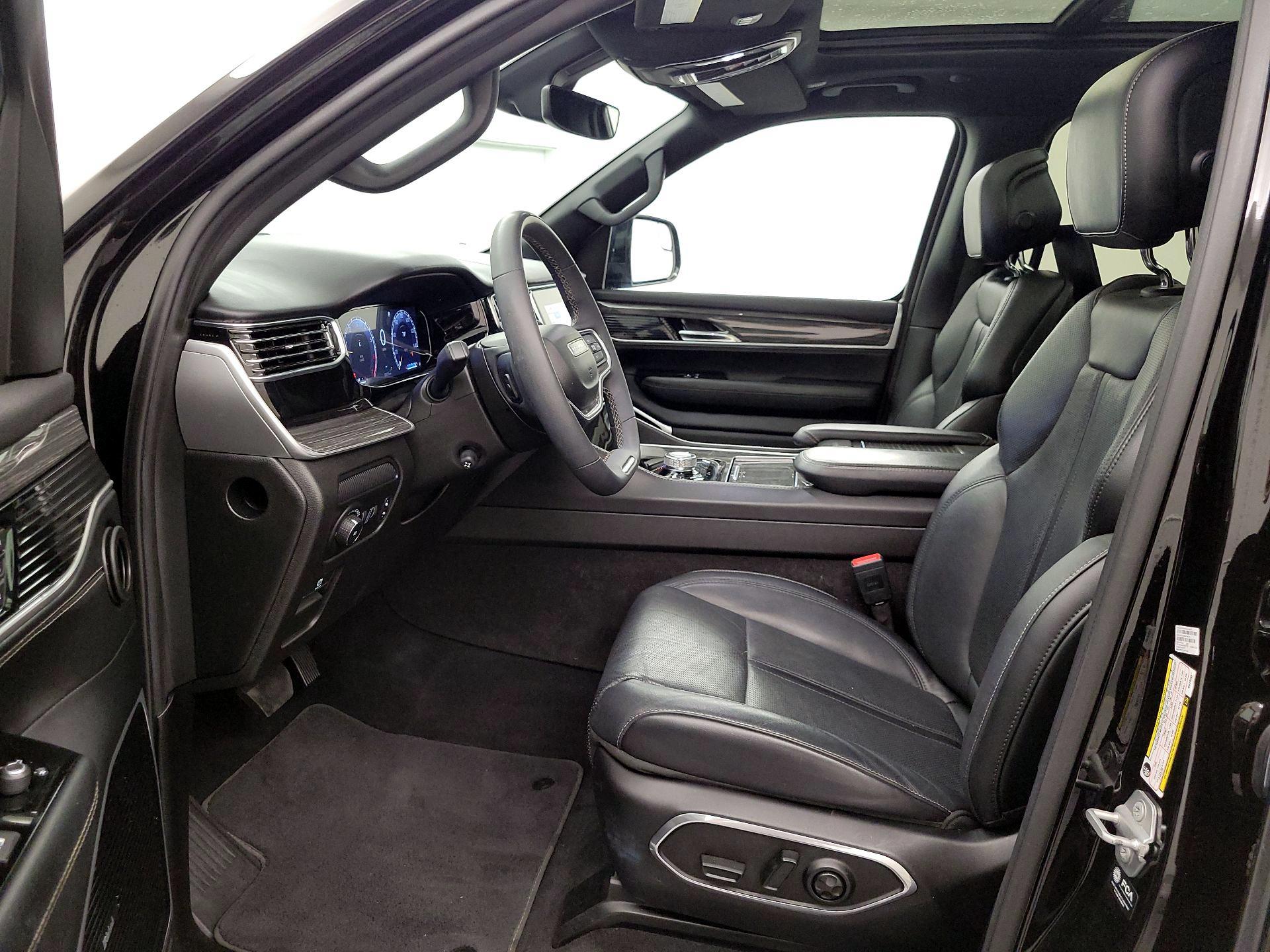 Thumbnail: 2022 Jeep Wagoneer - 11