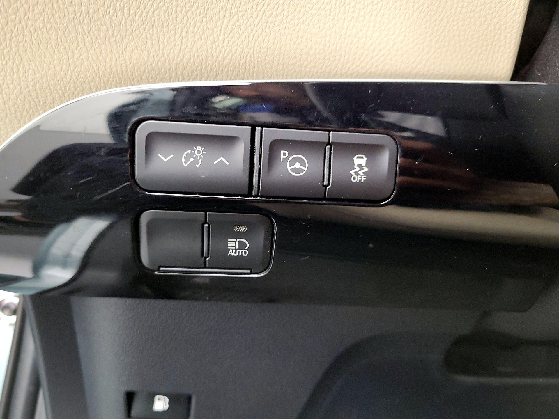Thumbnail: 2019 Toyota Prius - 13