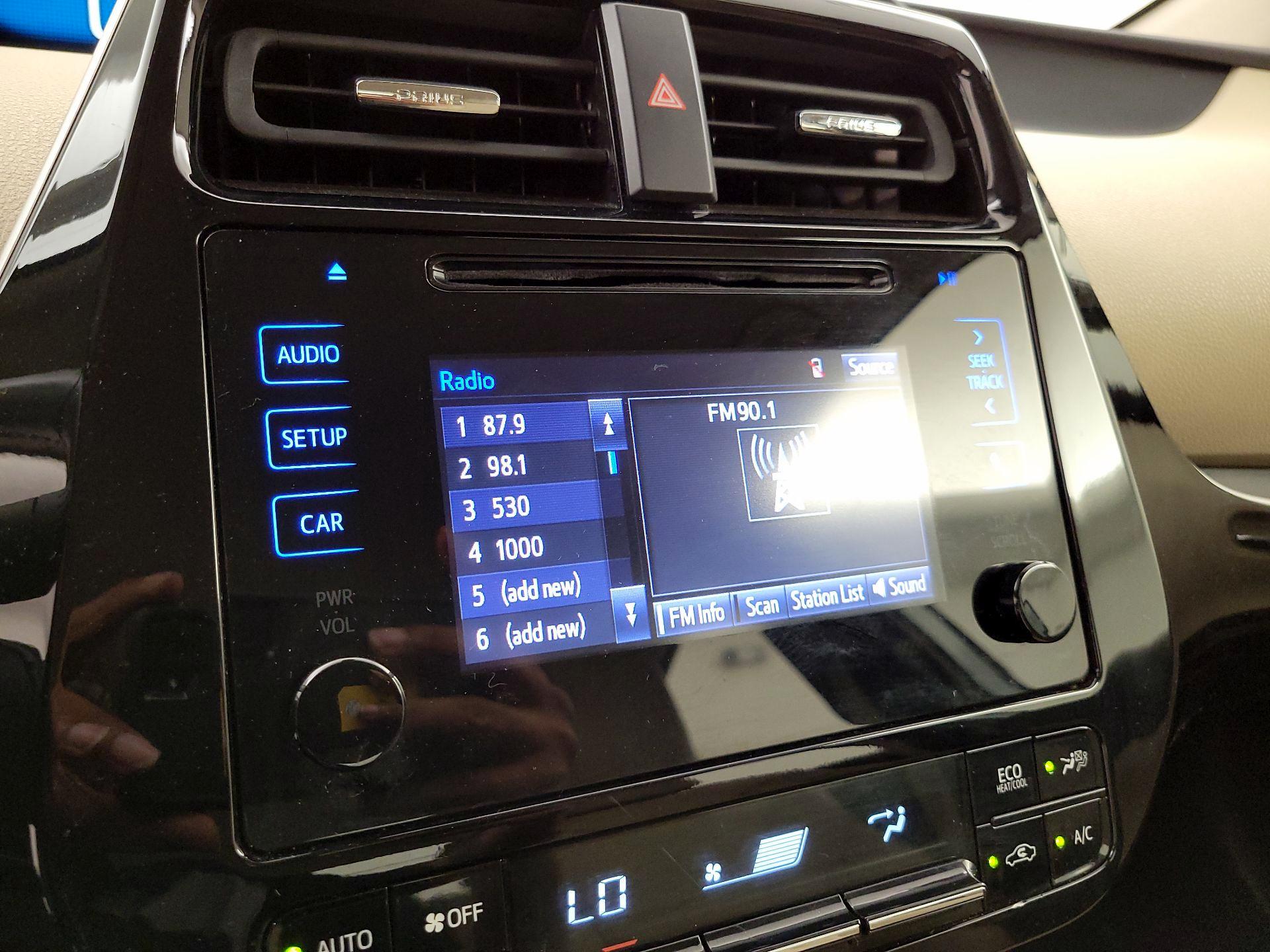 Thumbnail: 2019 Toyota Prius - 15