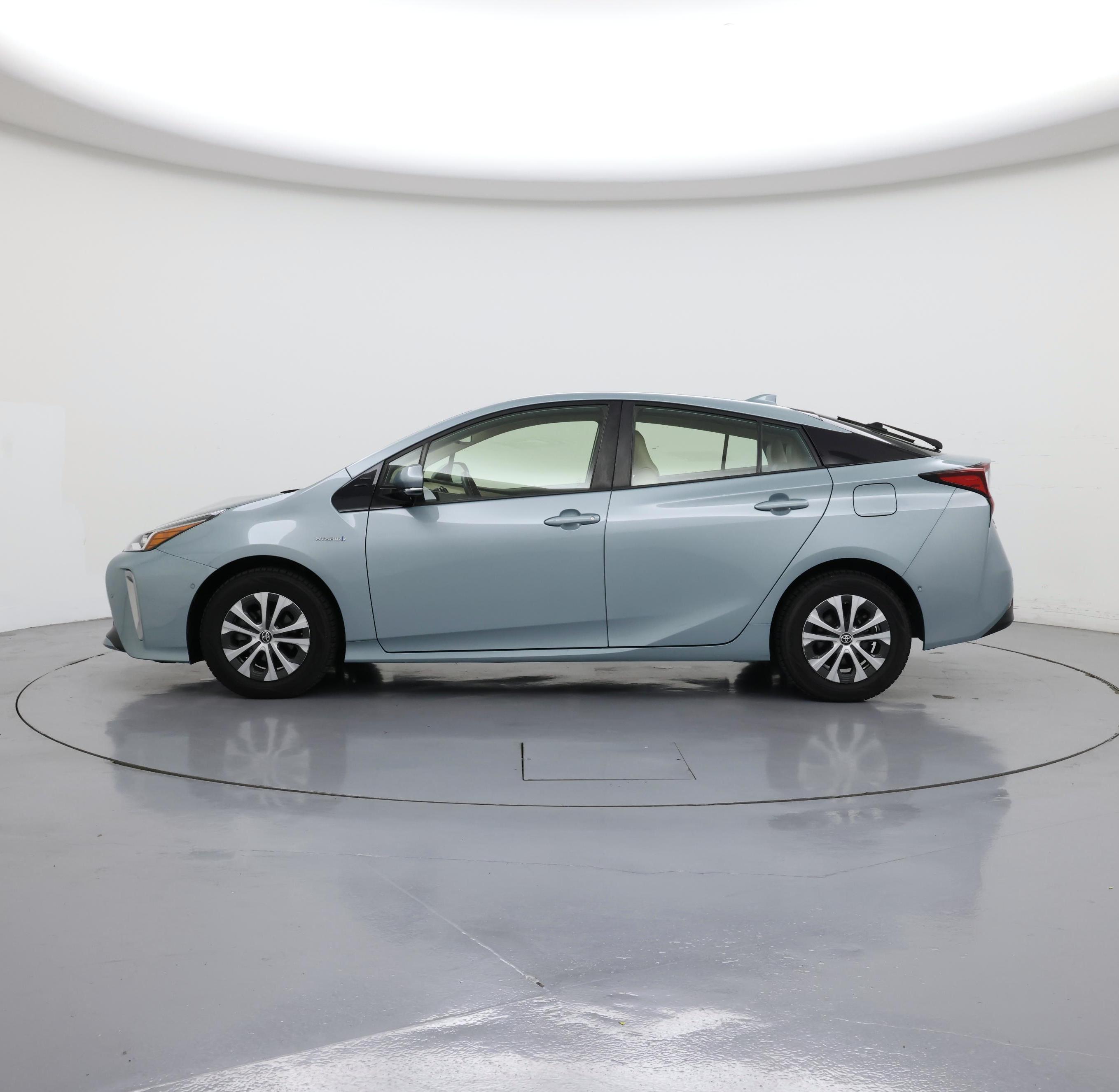 Thumbnail: 2019 Toyota Prius - 3
