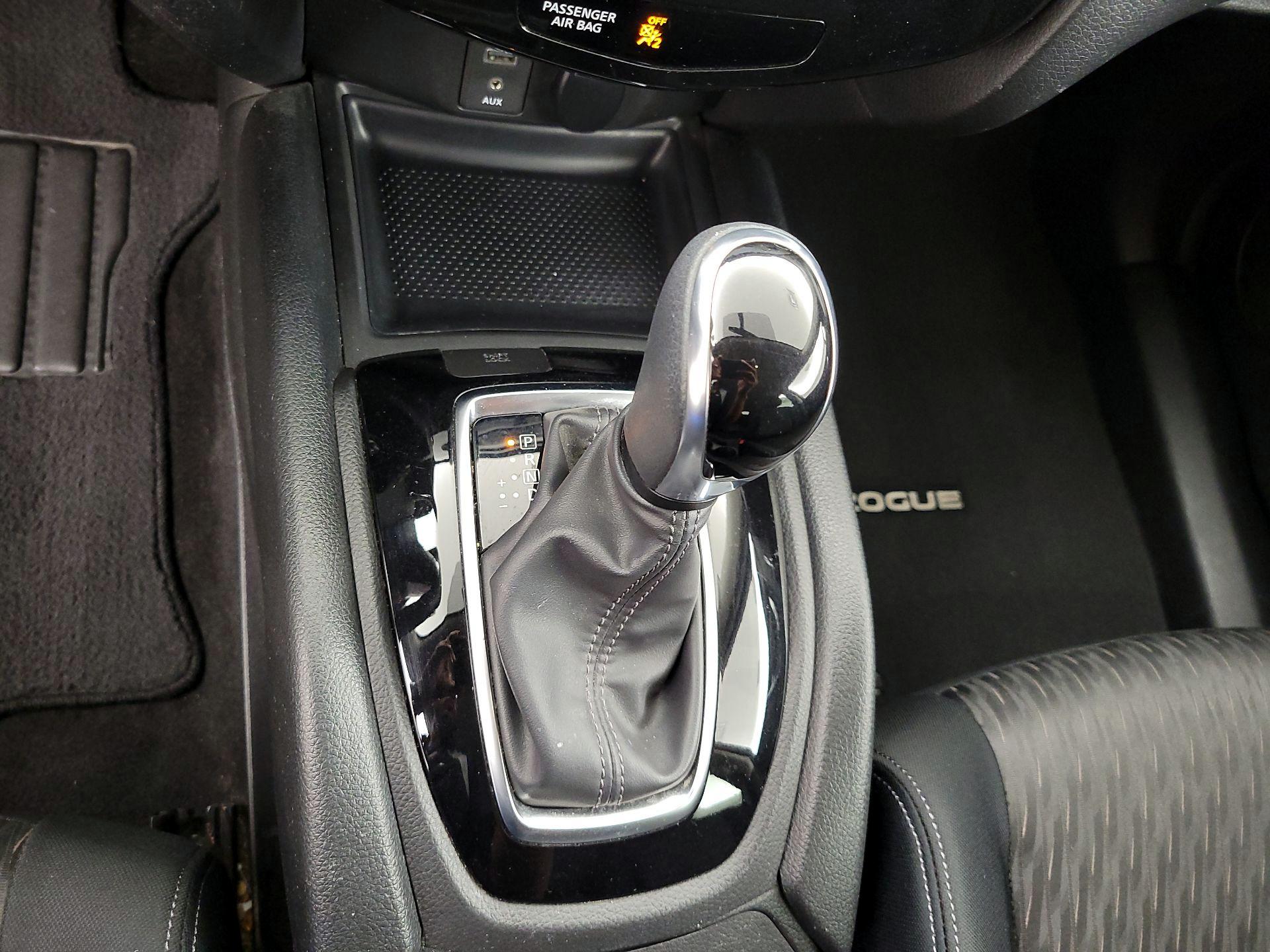 Thumbnail: 2017 Nissan Rogue - 17