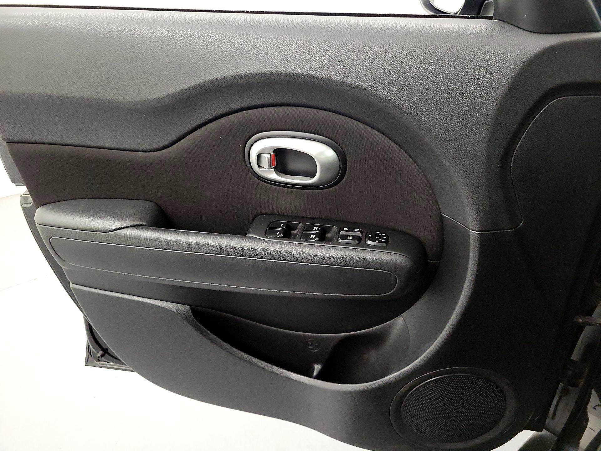 Thumbnail: 2016 Kia Soul - 12