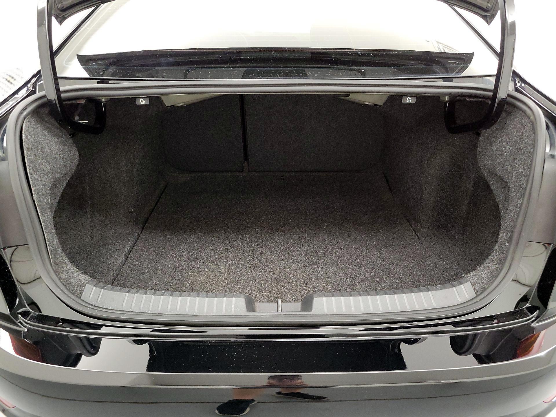 Thumbnail: 2019 Volkswagen Jetta - 20