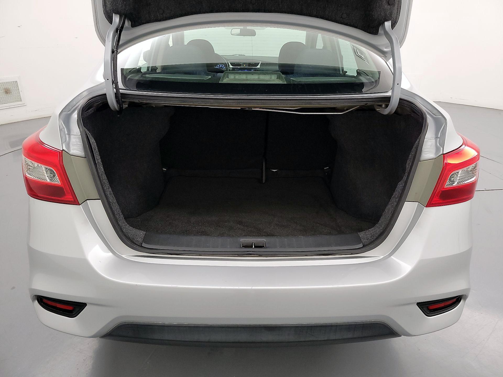 Thumbnail: 2019 Nissan Sentra - 19