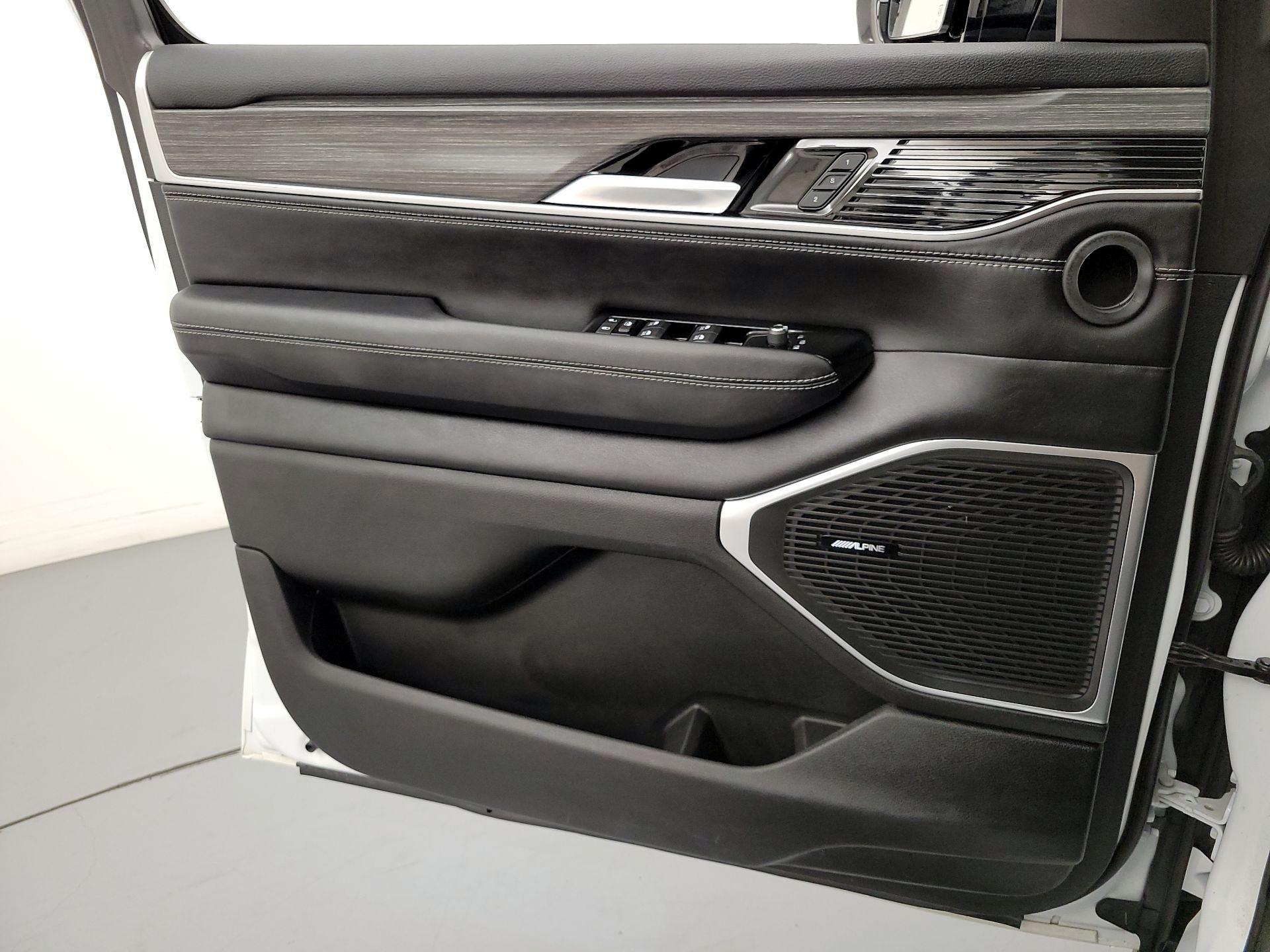 Thumbnail: 2023 Jeep Wagoneer - 12